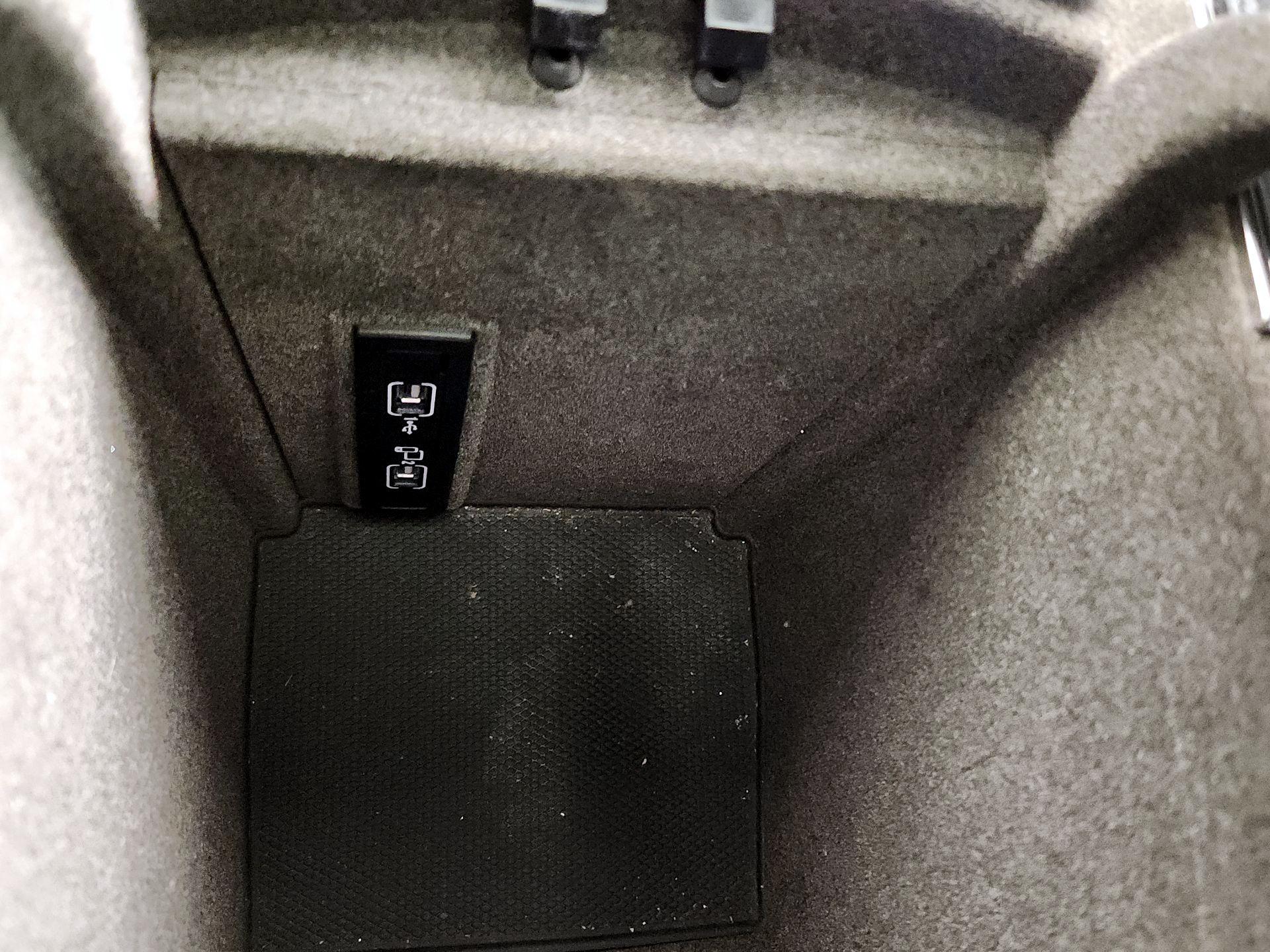 Thumbnail: 2016 Mercedes-Benz GLE - 19