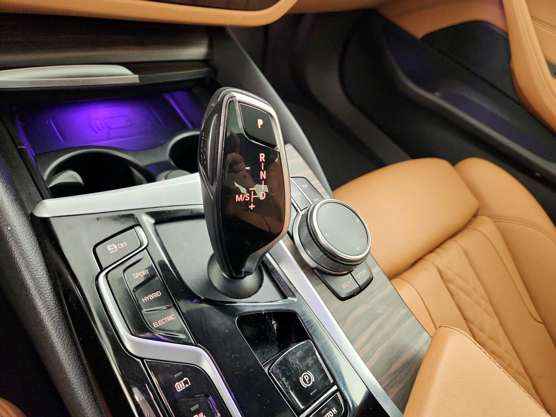 Thumbnail: 2022 BMW 5 Series - 18