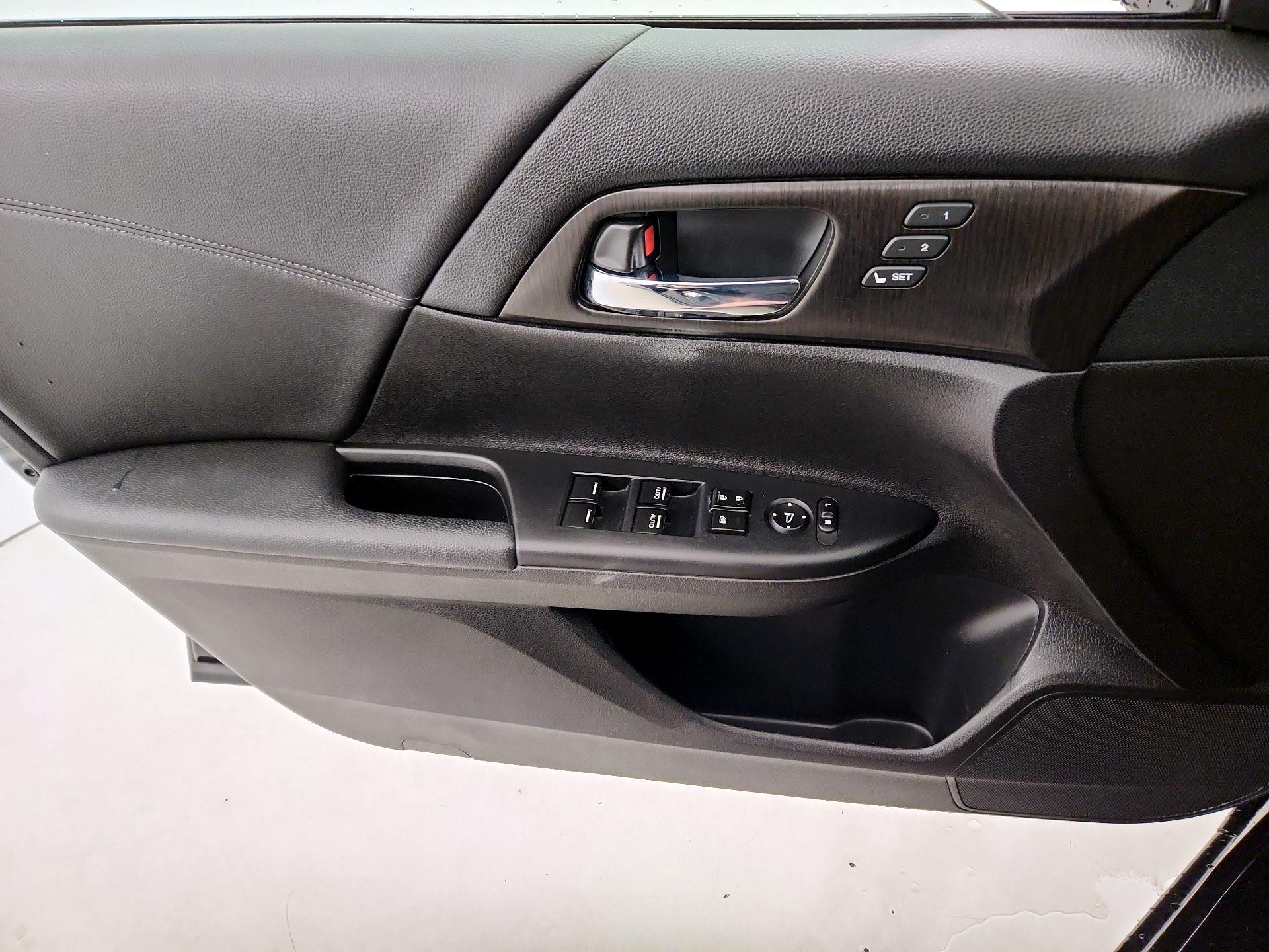 Thumbnail: 2015 Honda Accord - 12