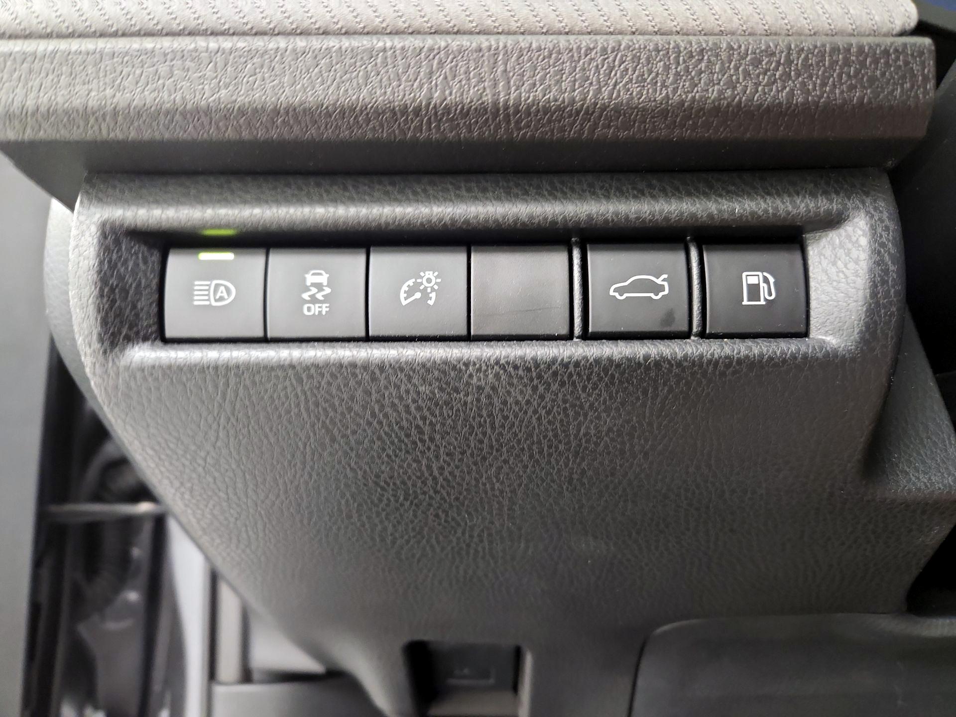 Thumbnail: 2025 Toyota Camry - 13