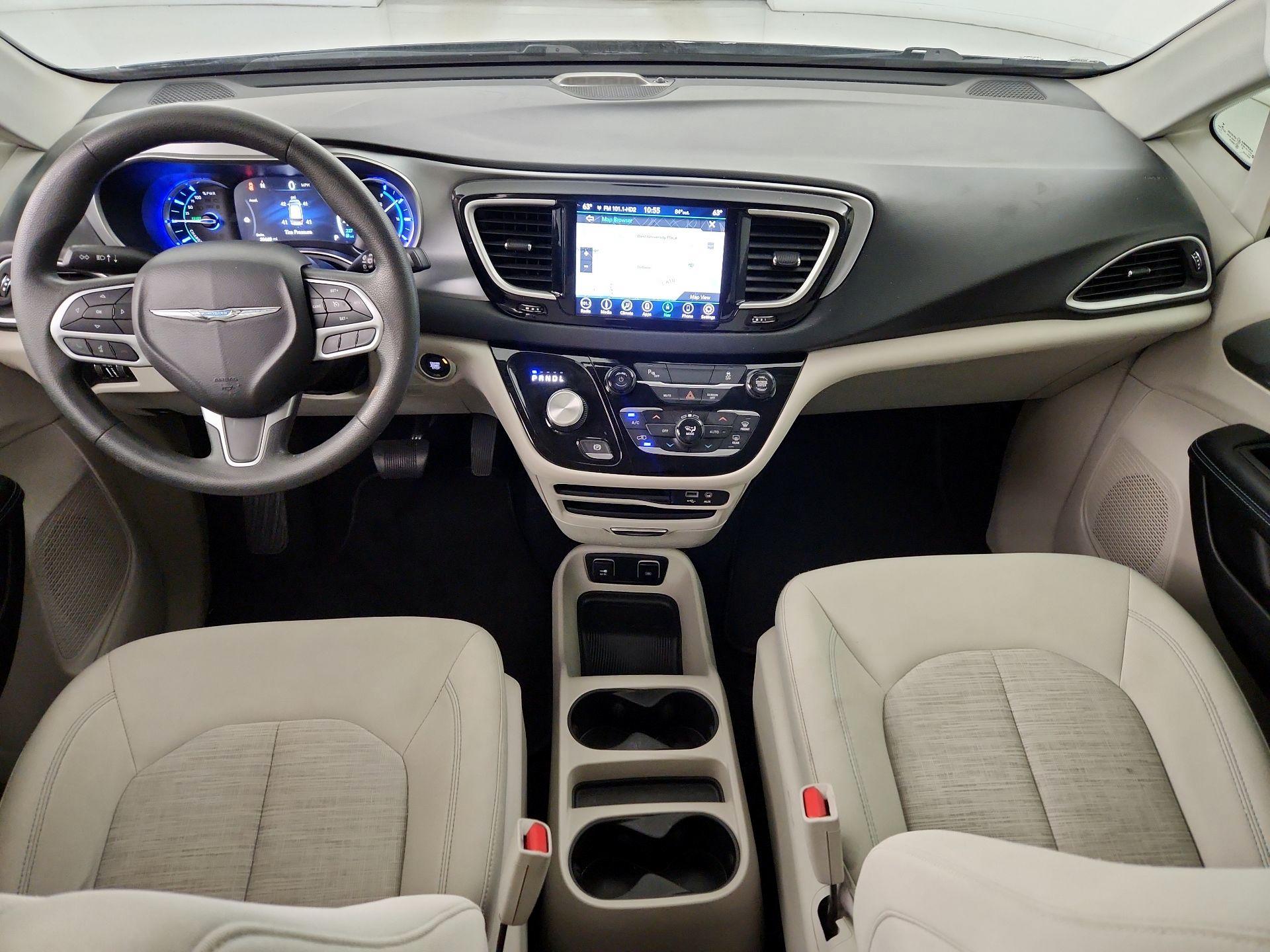 Thumbnail: 2018 Chrysler Pacifica - 9