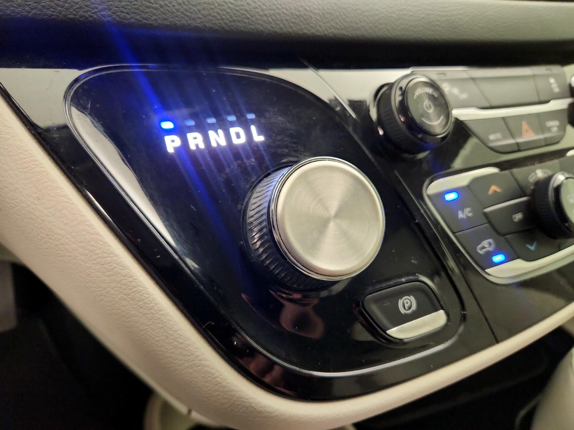 Thumbnail: 2018 Chrysler Pacifica - 18