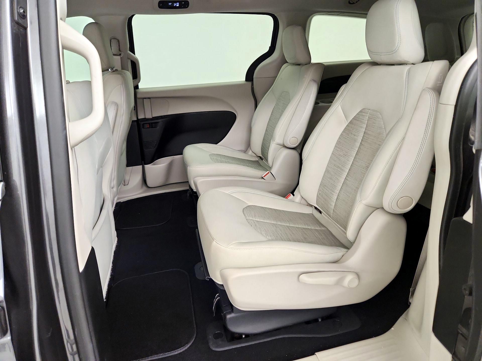 Thumbnail: 2018 Chrysler Pacifica - 20