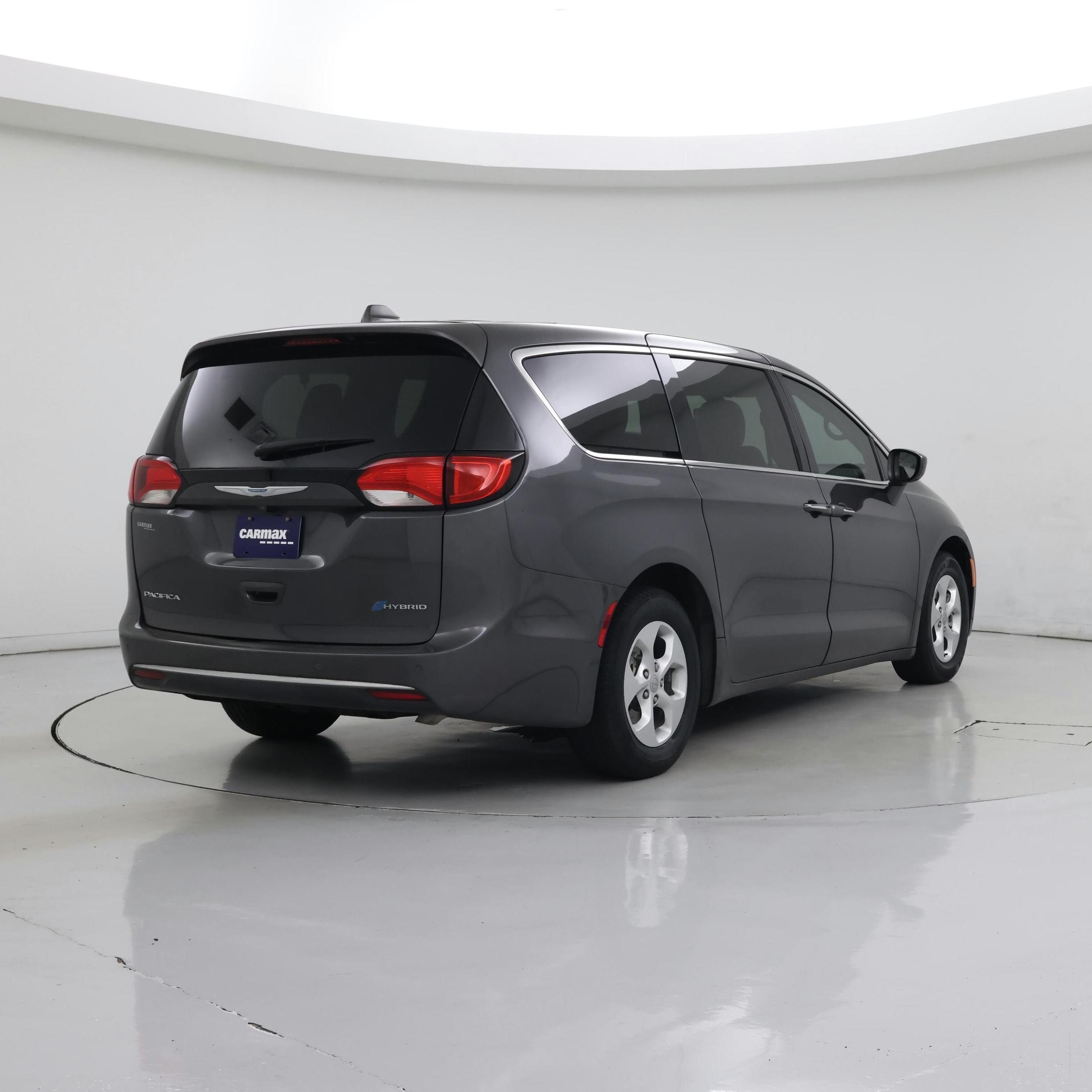 Thumbnail: 2018 Chrysler Pacifica - 8