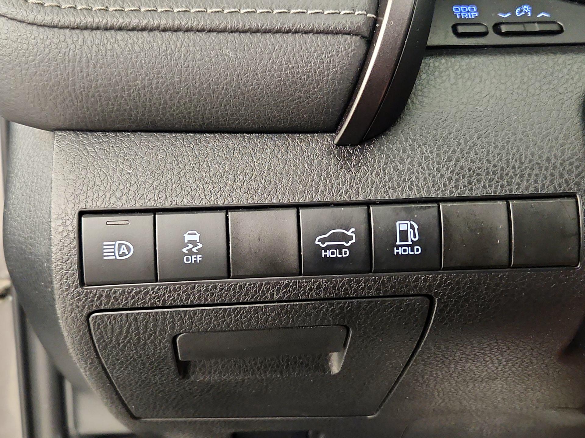 Thumbnail: 2021 Toyota Camry - 13