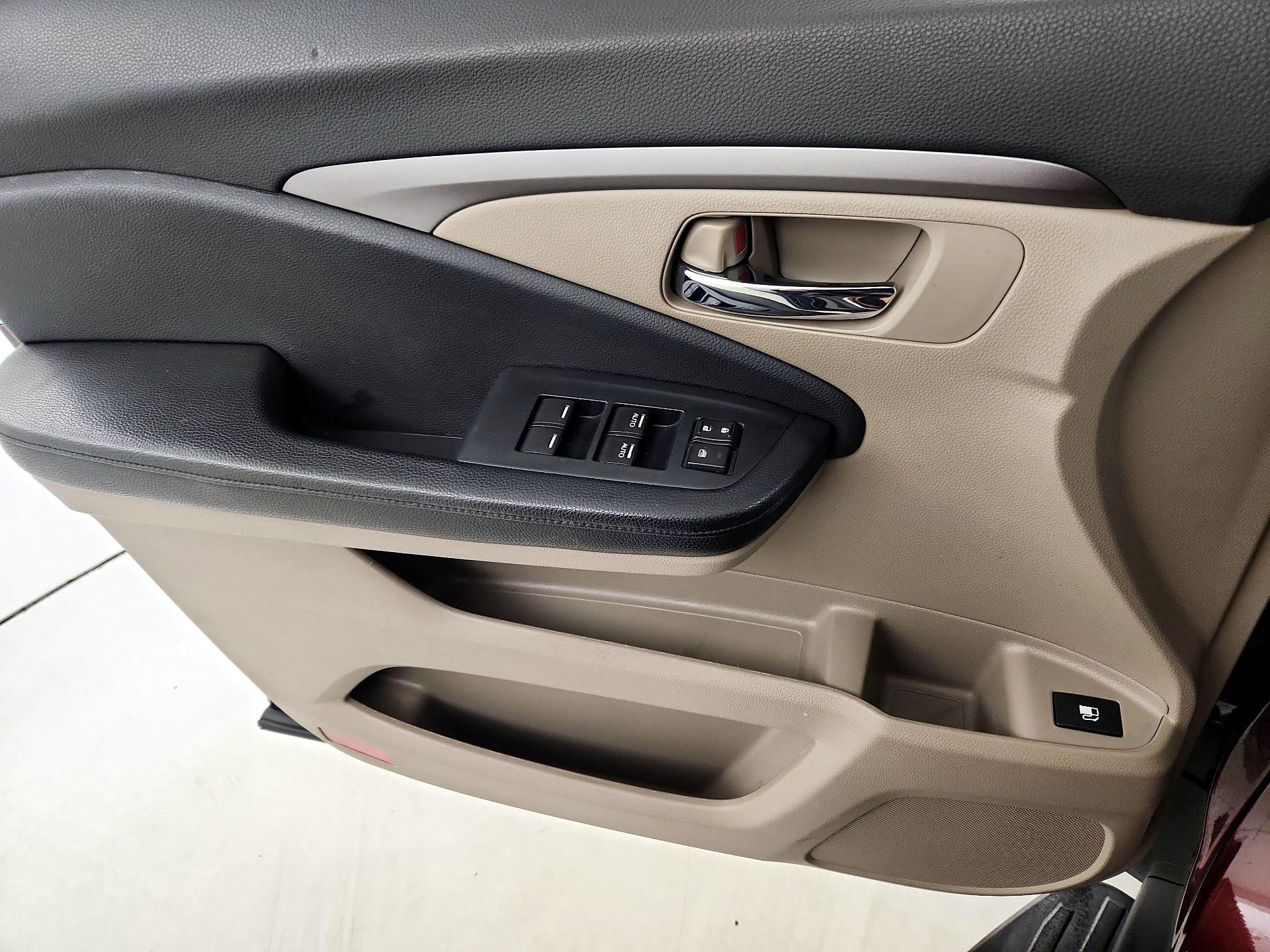 Thumbnail: 2019 Honda Pilot - 12