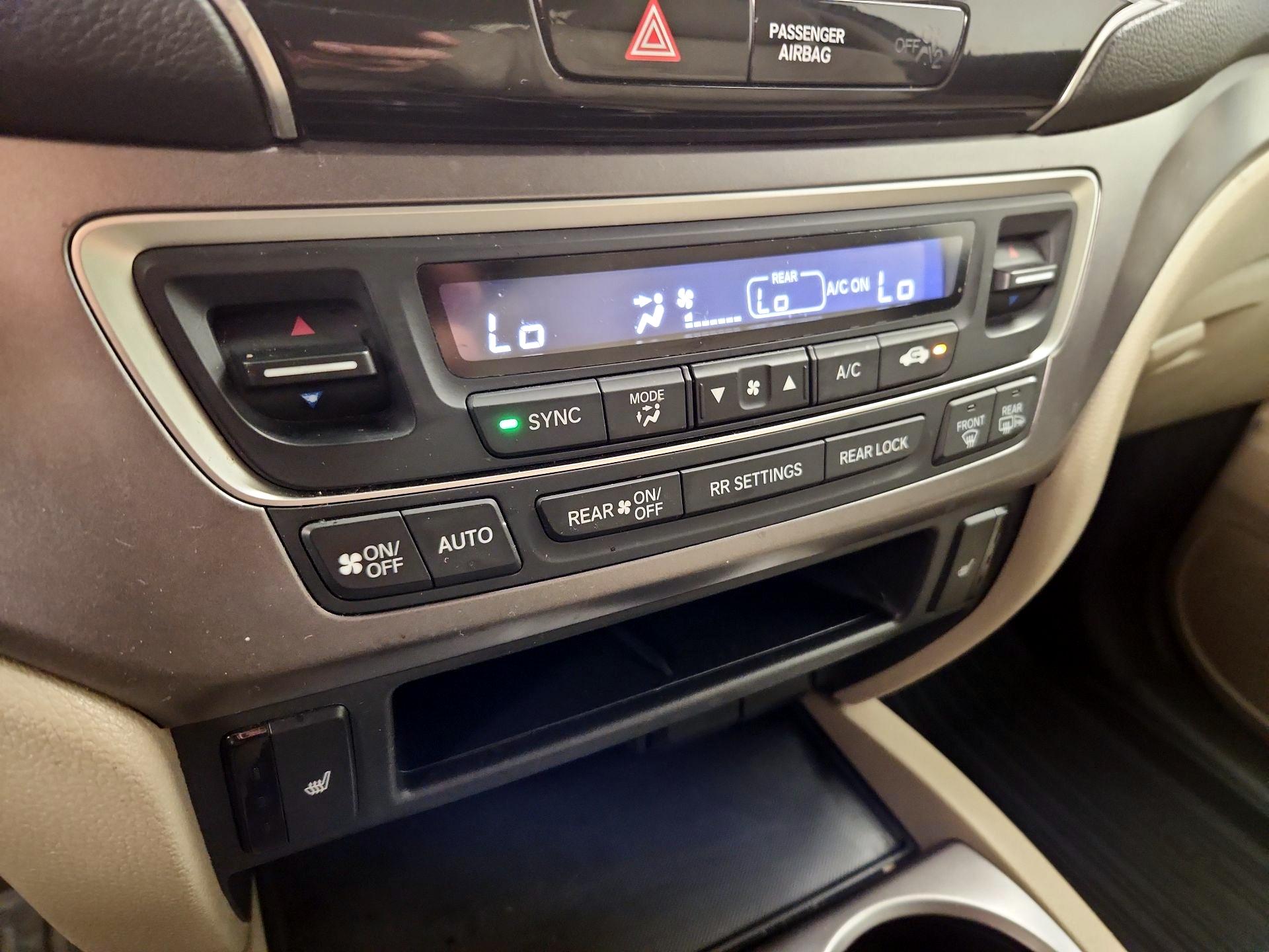 Thumbnail: 2019 Honda Pilot - 16