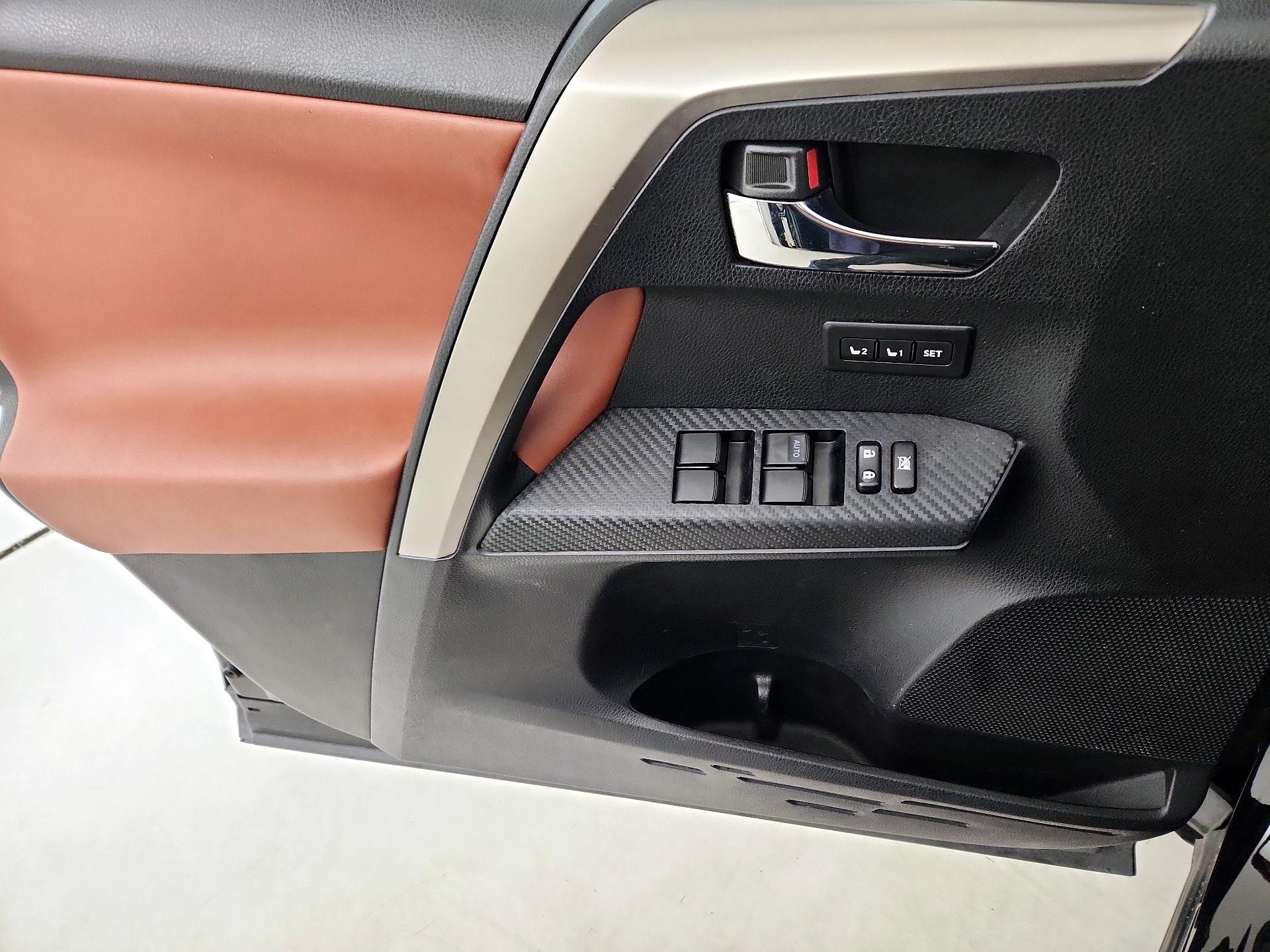 Thumbnail: 2015 Toyota RAV4 - 12