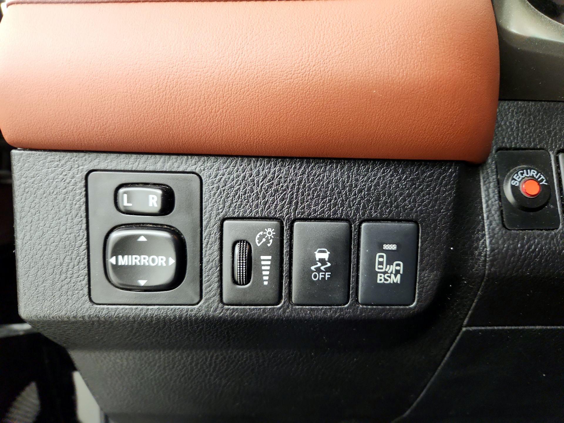 Thumbnail: 2015 Toyota RAV4 - 13