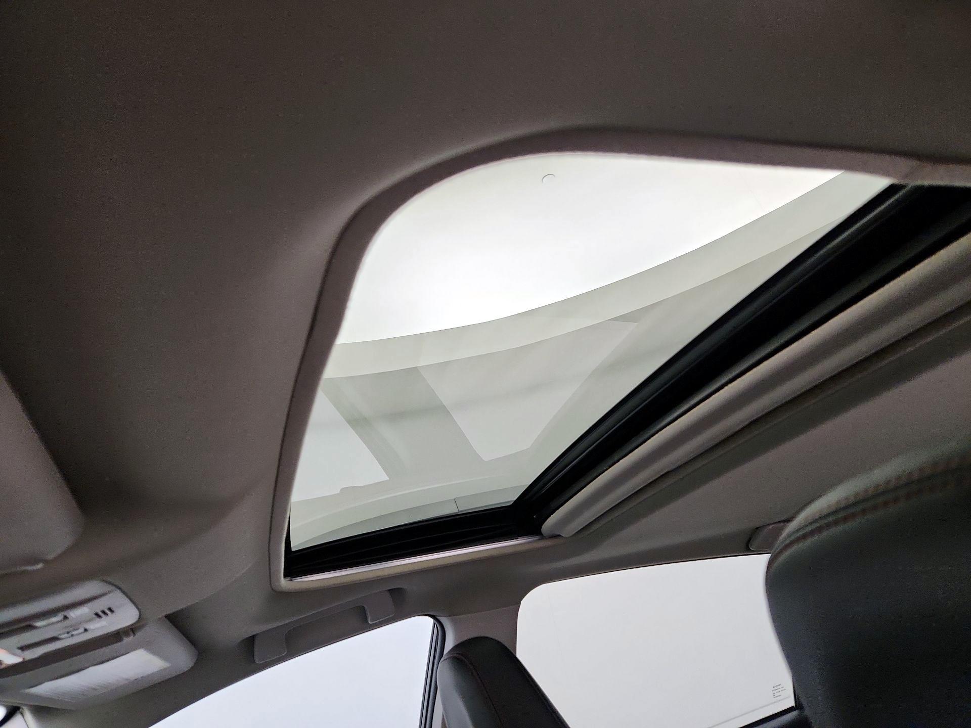 Thumbnail: 2015 Toyota RAV4 - 20