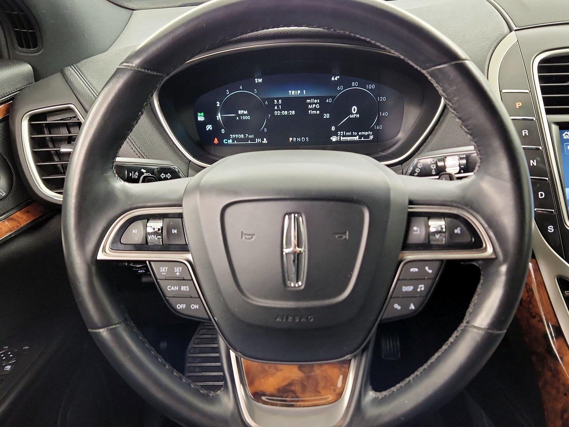 Thumbnail: 2020 Lincoln Nautilus - 10