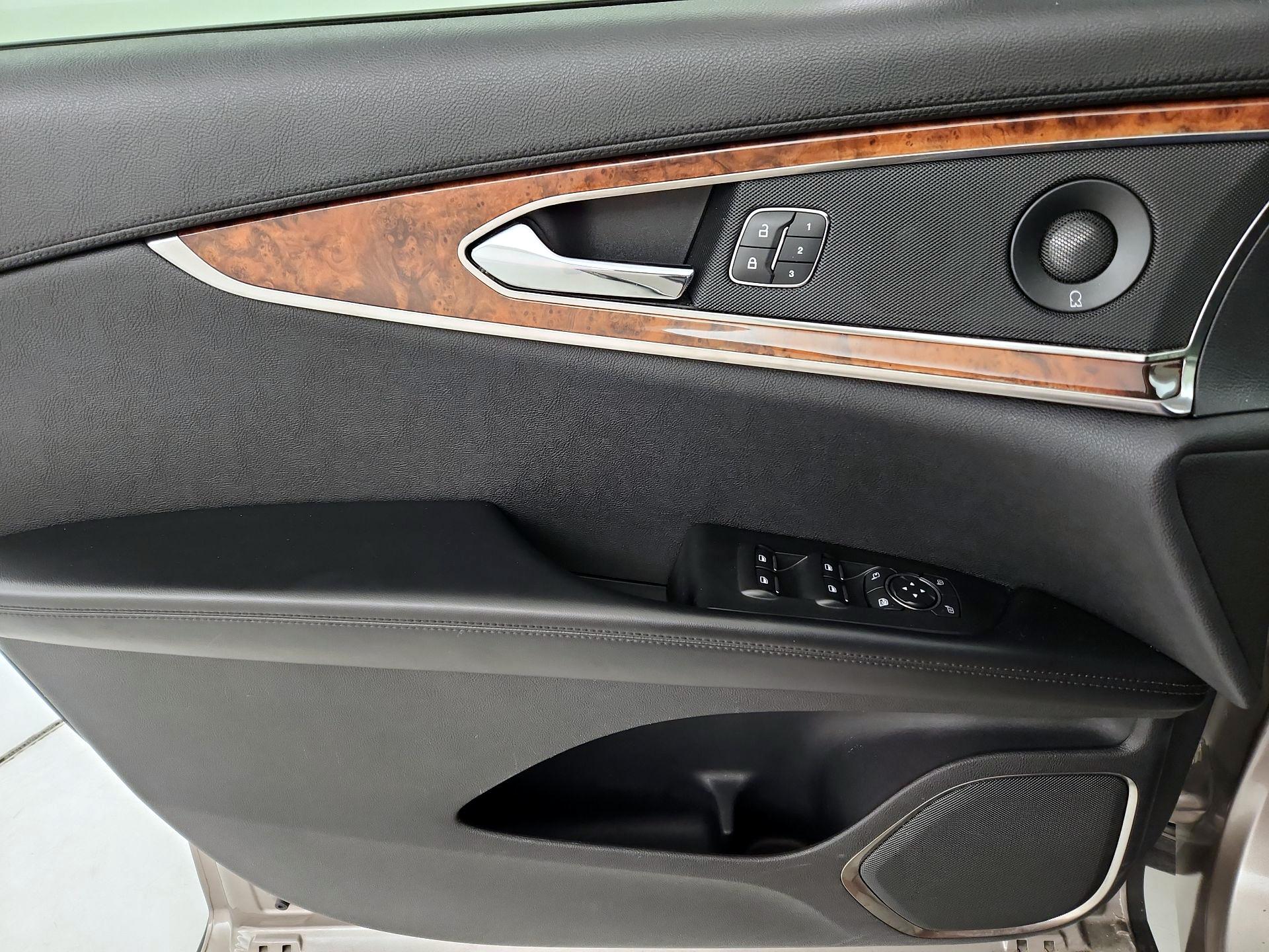 Thumbnail: 2020 Lincoln Nautilus - 12