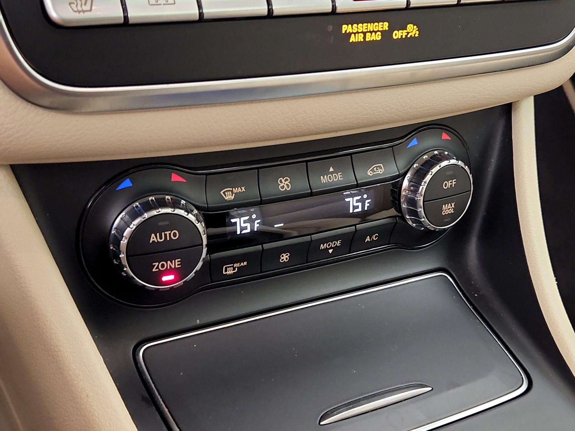 Thumbnail: 2020 Mercedes-Benz GLA - 16