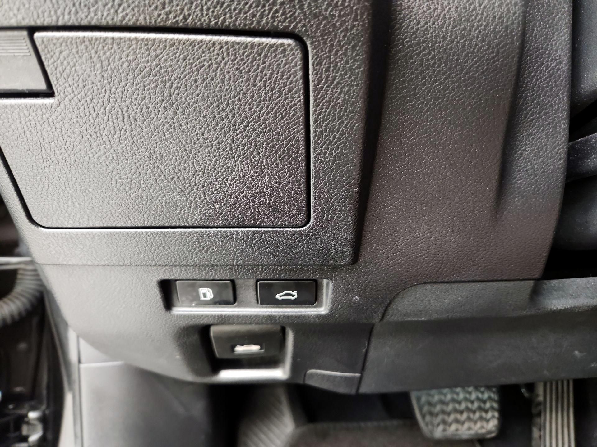 Thumbnail: 2019 Lexus ES - 13