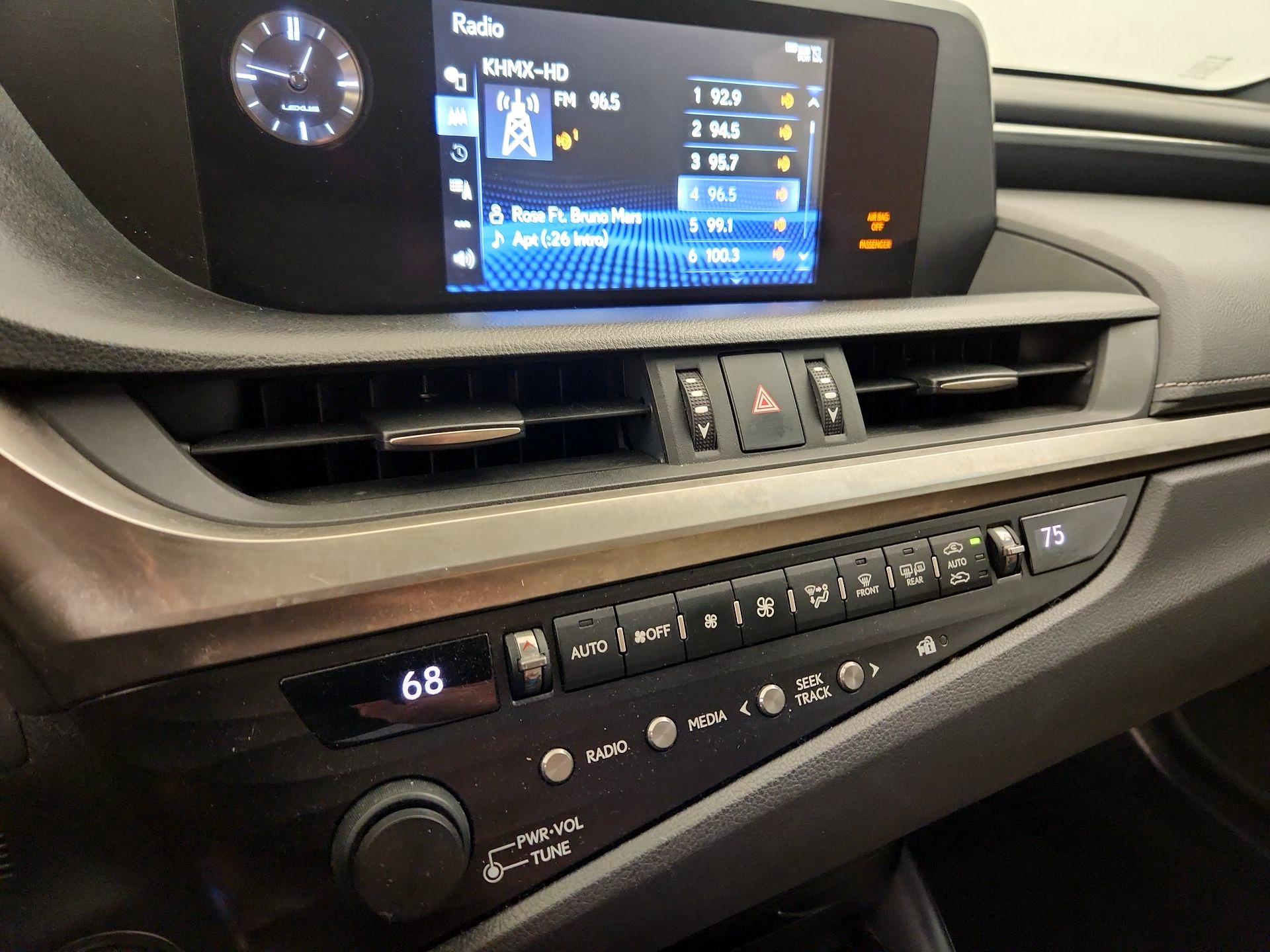 Thumbnail: 2019 Lexus ES - 15