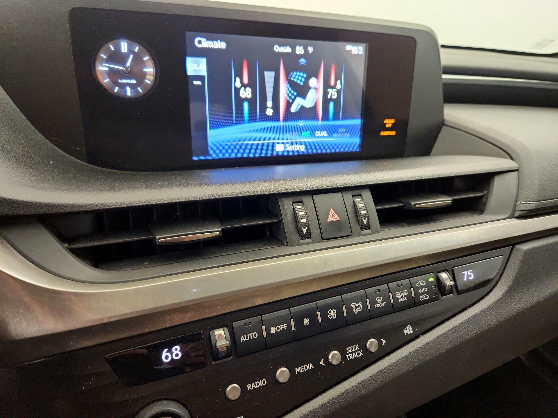 Thumbnail: 2019 Lexus ES - 16