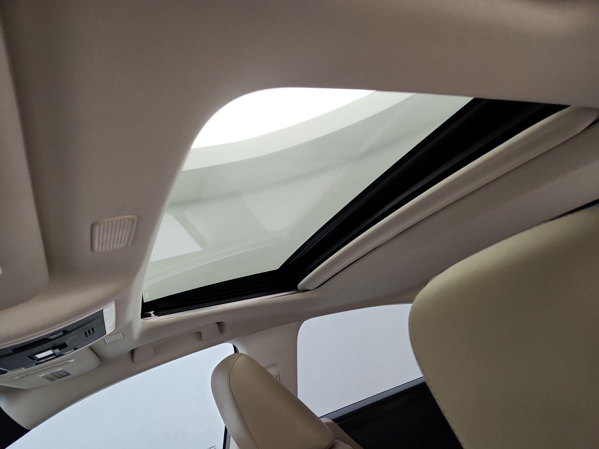 Thumbnail: 2019 Lexus ES - 19