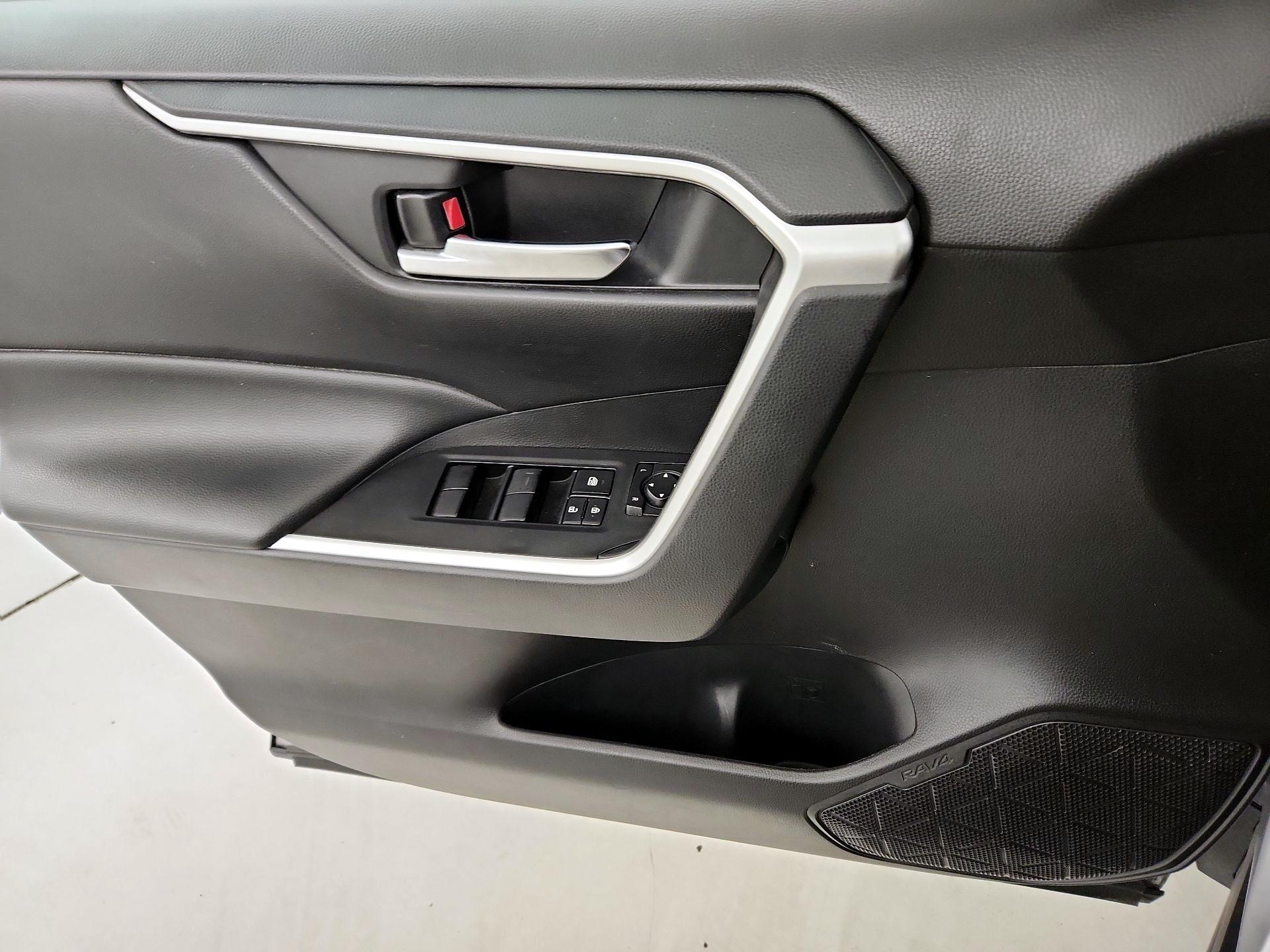 Thumbnail: 2021 Toyota RAV4 - 12