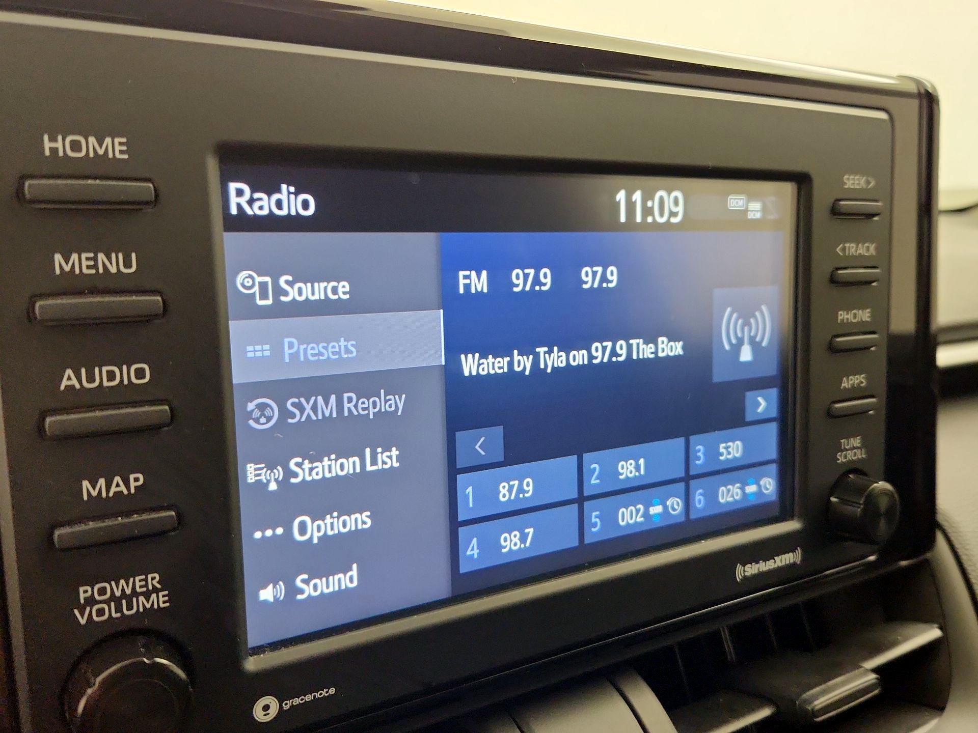 Thumbnail: 2021 Toyota RAV4 - 15