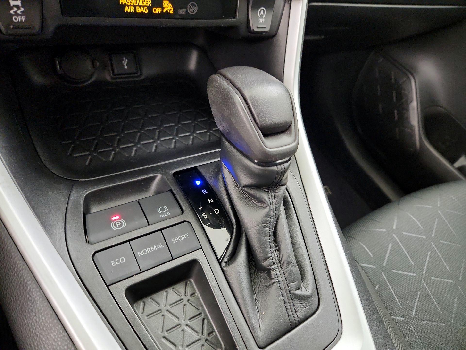 Thumbnail: 2021 Toyota RAV4 - 17