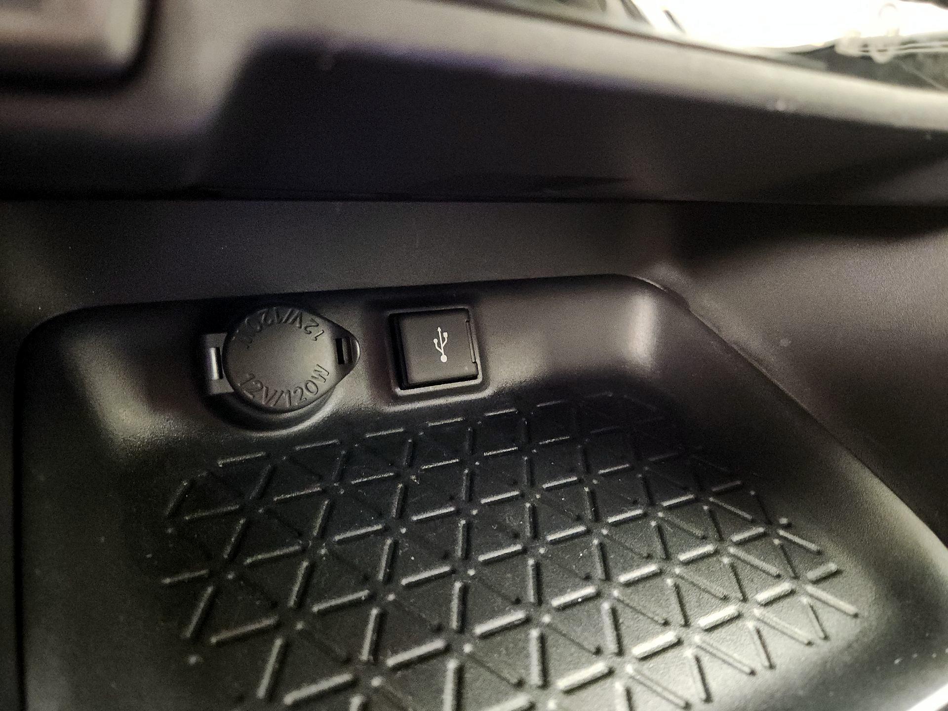 Thumbnail: 2021 Toyota RAV4 - 18