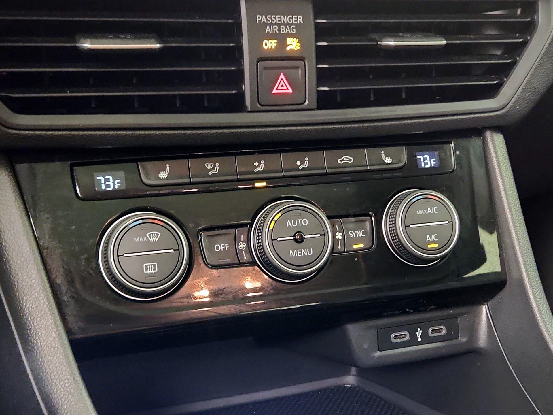 Thumbnail: 2021 Volkswagen Jetta - 16