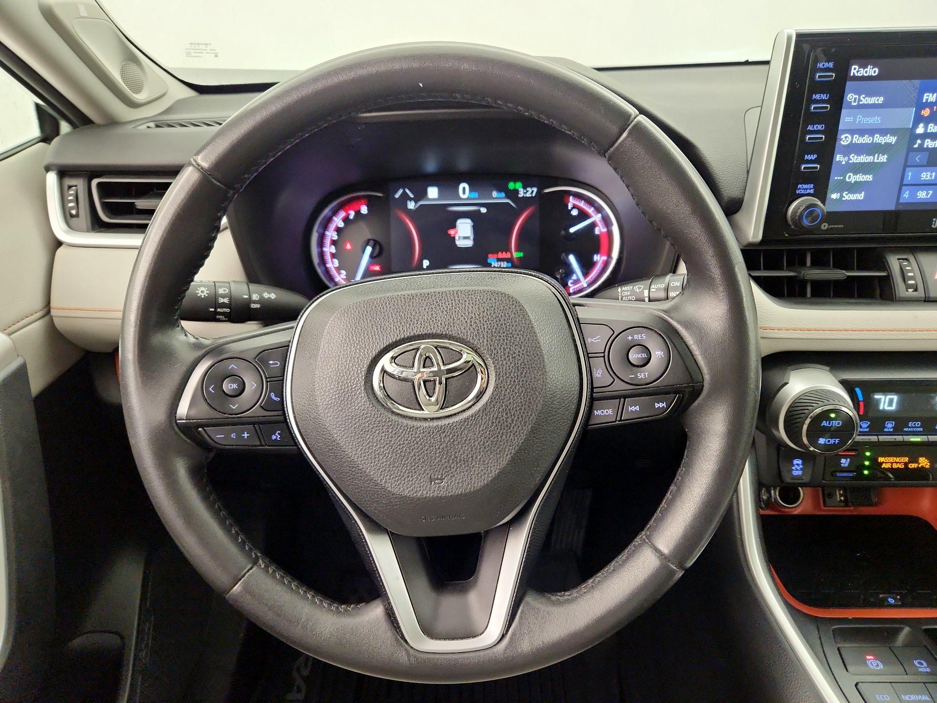 Thumbnail: 2019 Toyota RAV4 - 10