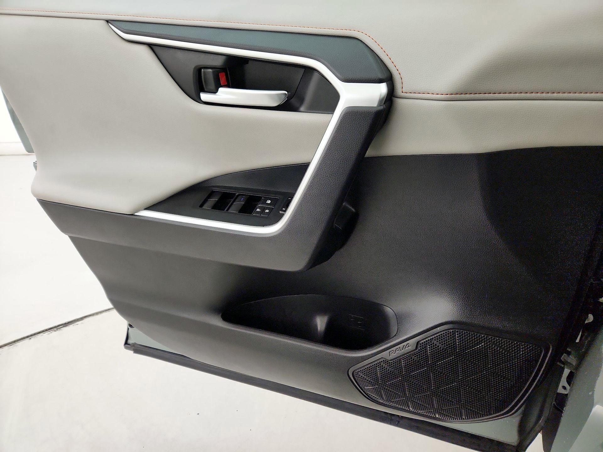 Thumbnail: 2019 Toyota RAV4 - 12