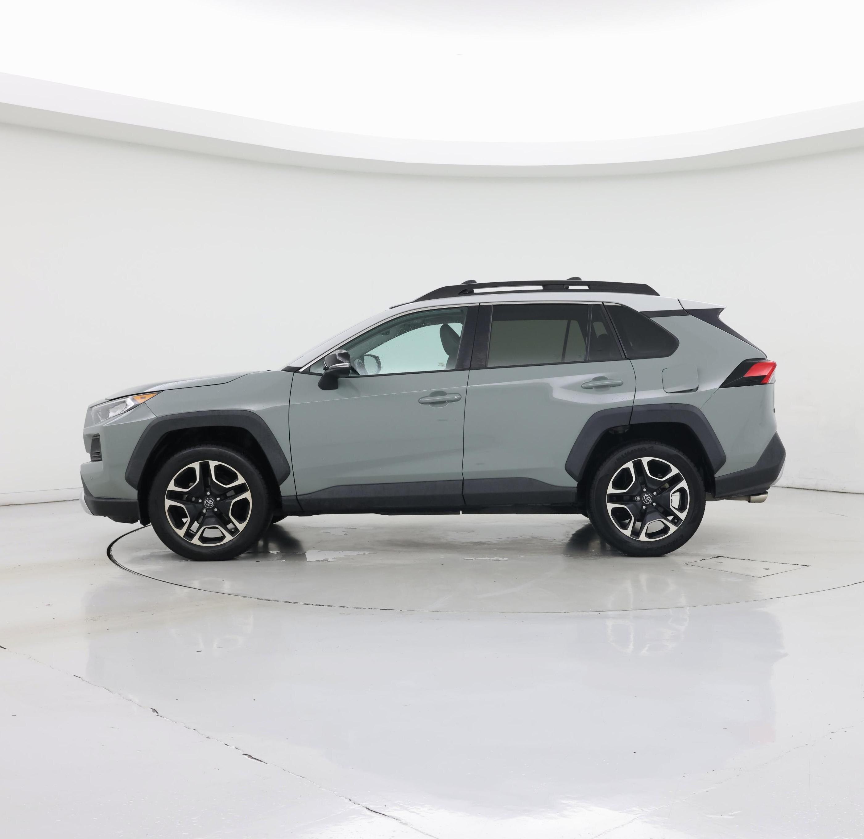 Thumbnail: 2019 Toyota RAV4 - 3