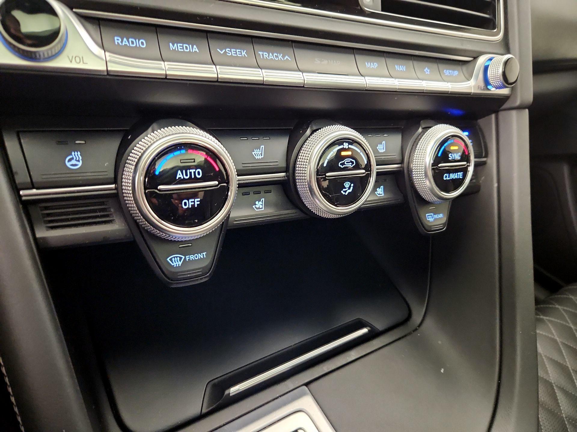 Thumbnail: 2021 Genesis G70 - 17