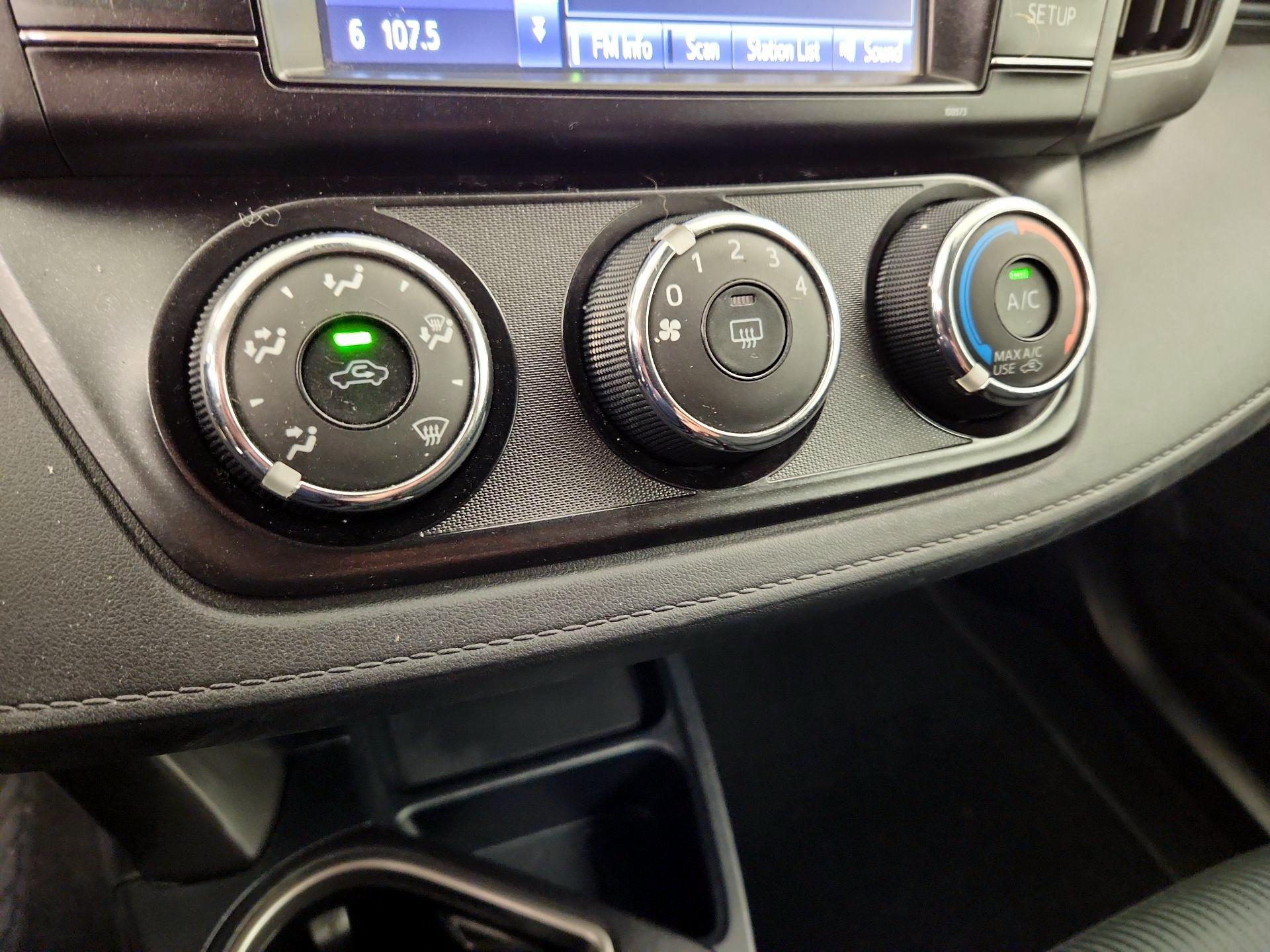 Thumbnail: 2018 Toyota RAV4 - 16