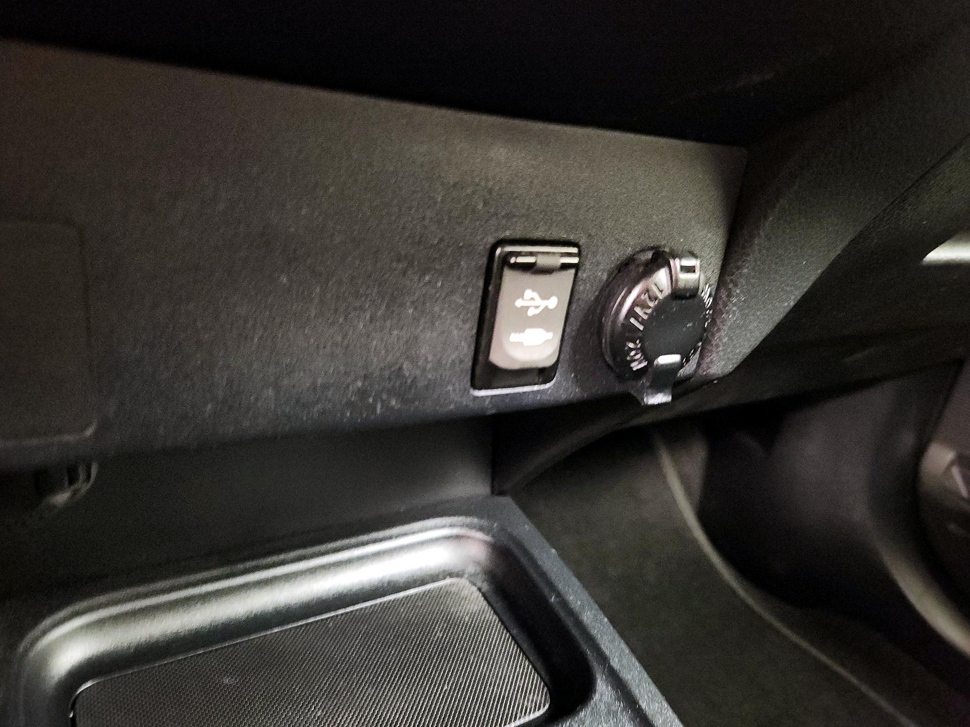 Thumbnail: 2018 Toyota RAV4 - 18