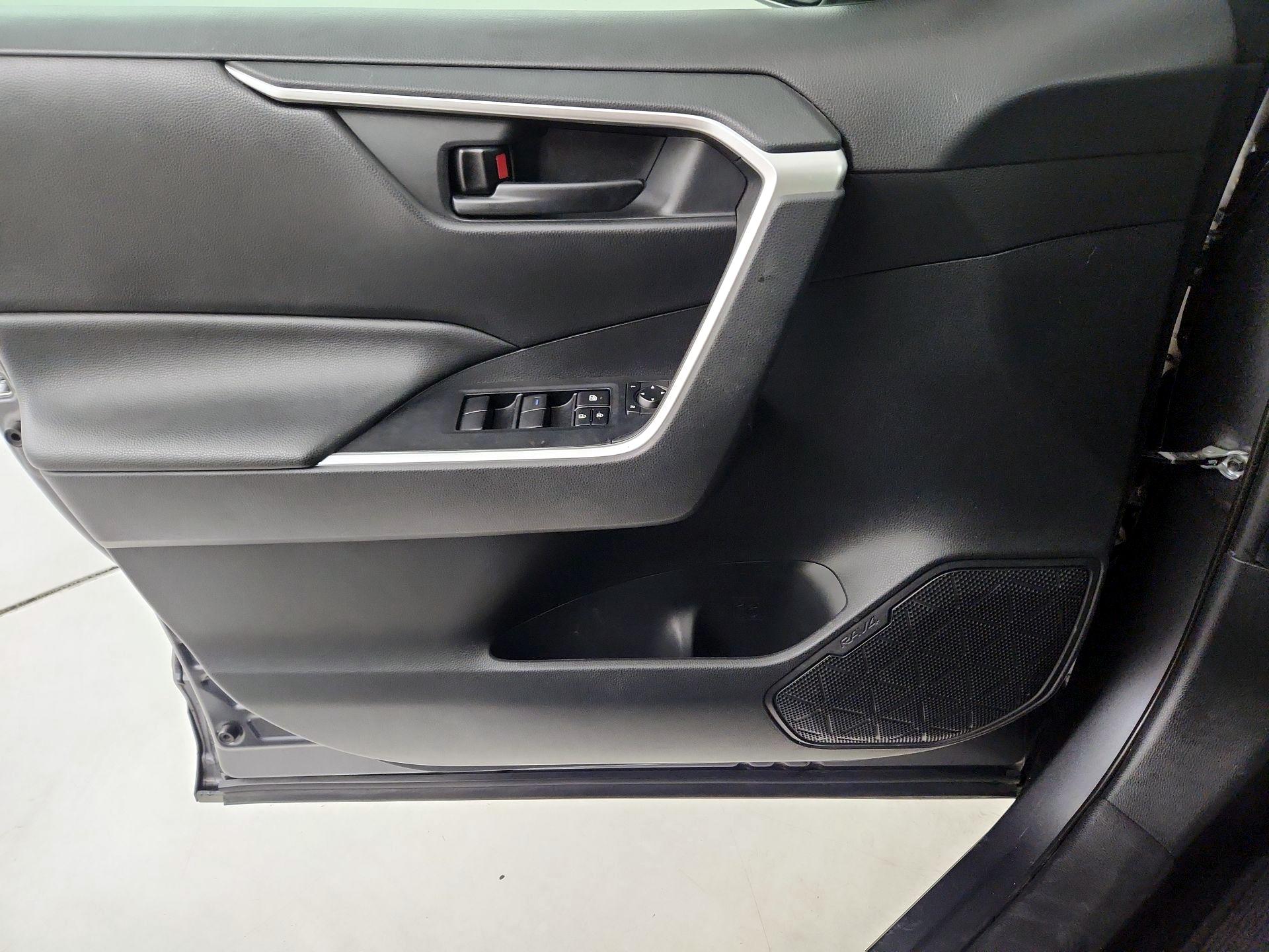 Thumbnail: 2019 Toyota RAV4 - 12