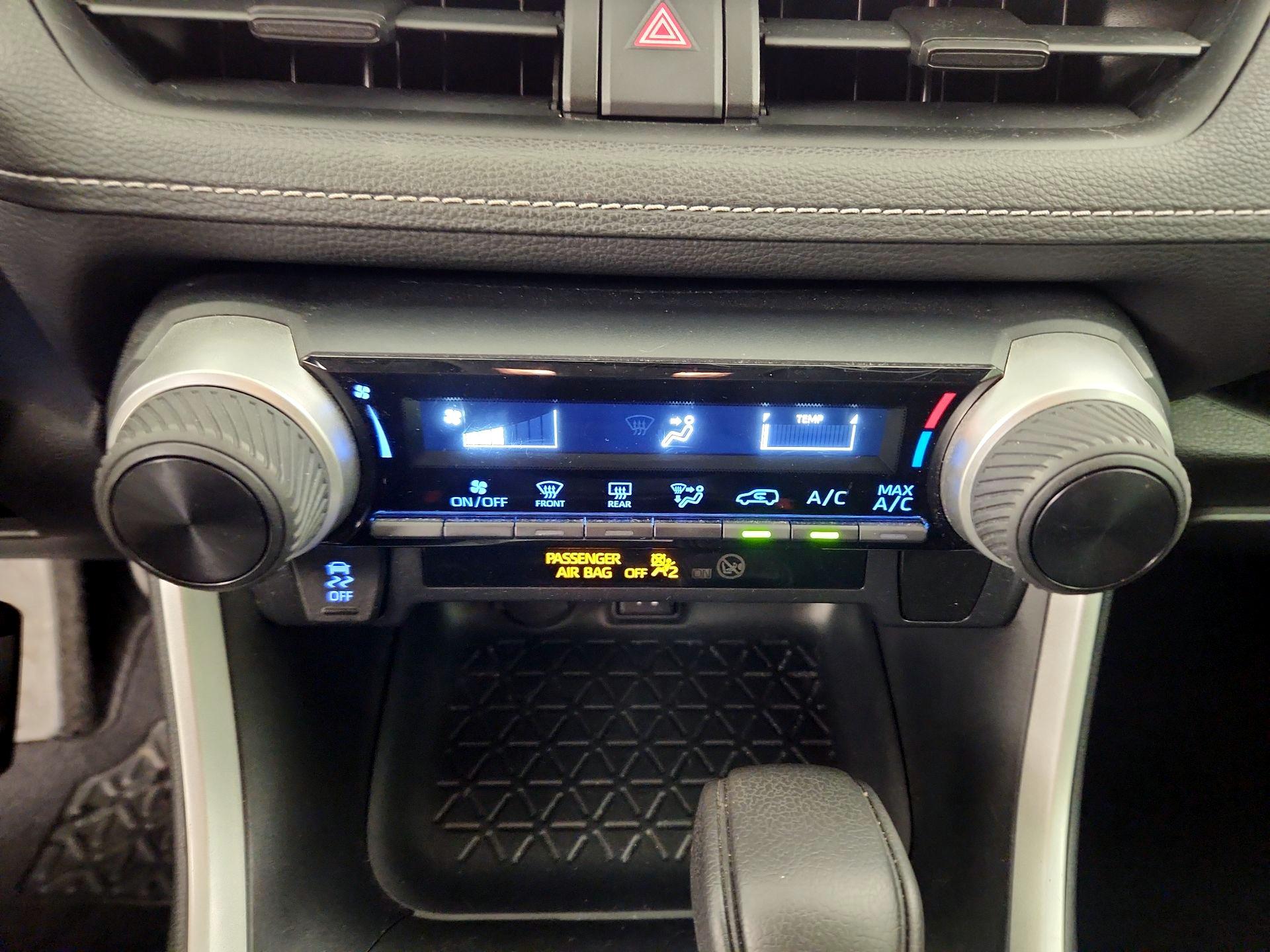 Thumbnail: 2019 Toyota RAV4 - 16