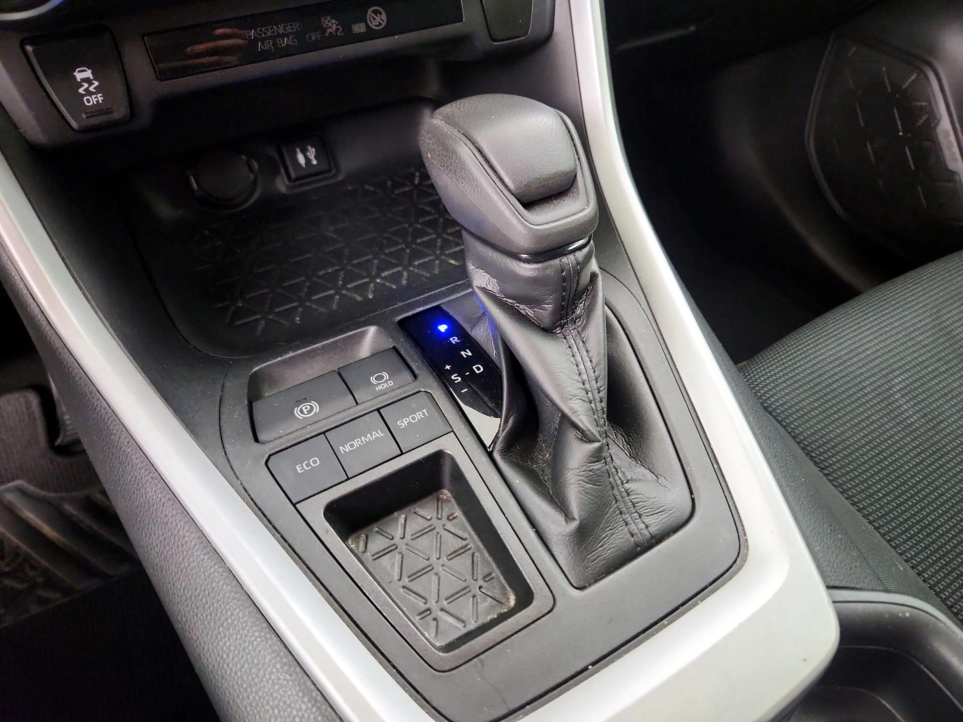 Thumbnail: 2019 Toyota RAV4 - 17