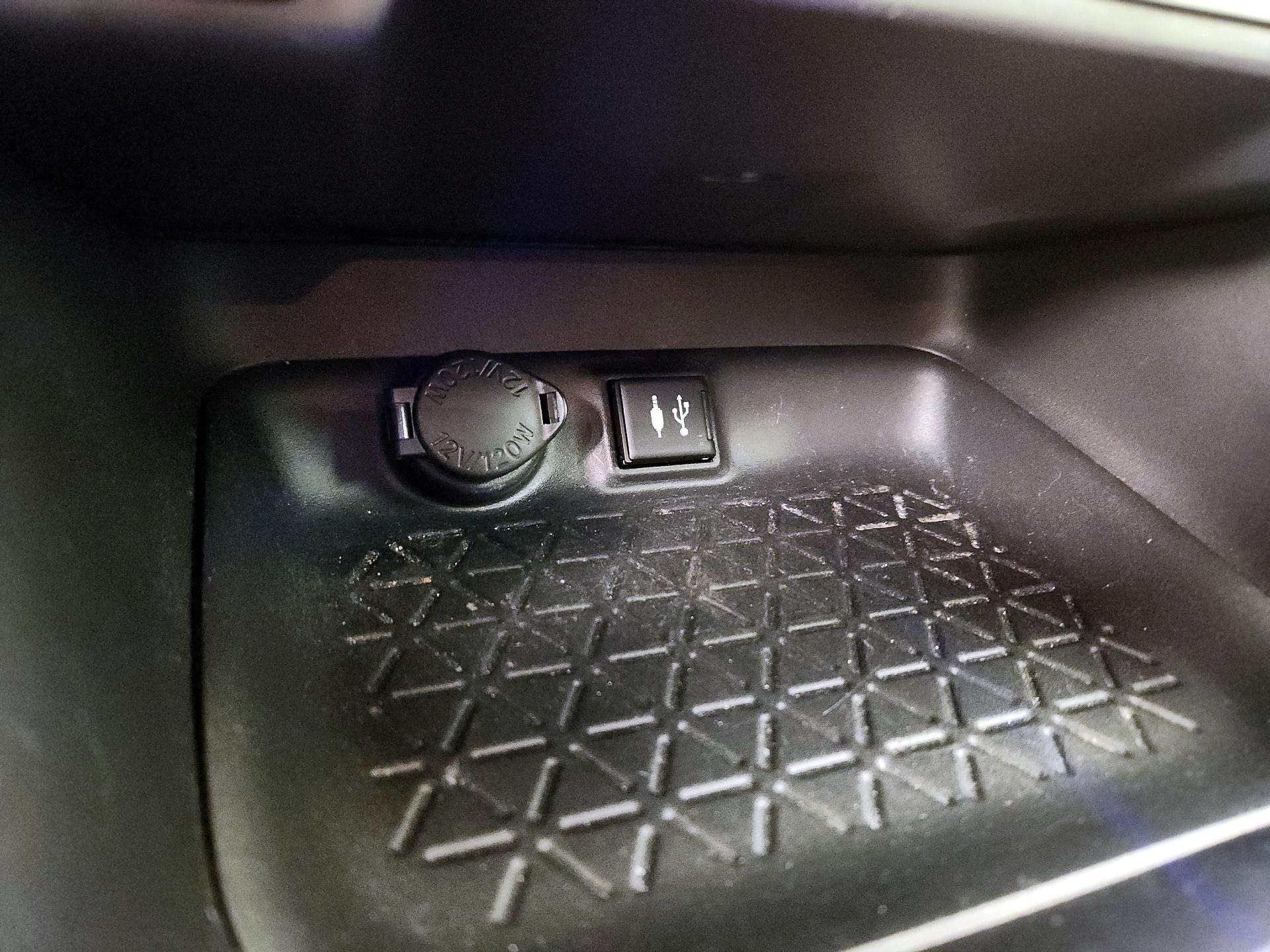 Thumbnail: 2019 Toyota RAV4 - 18