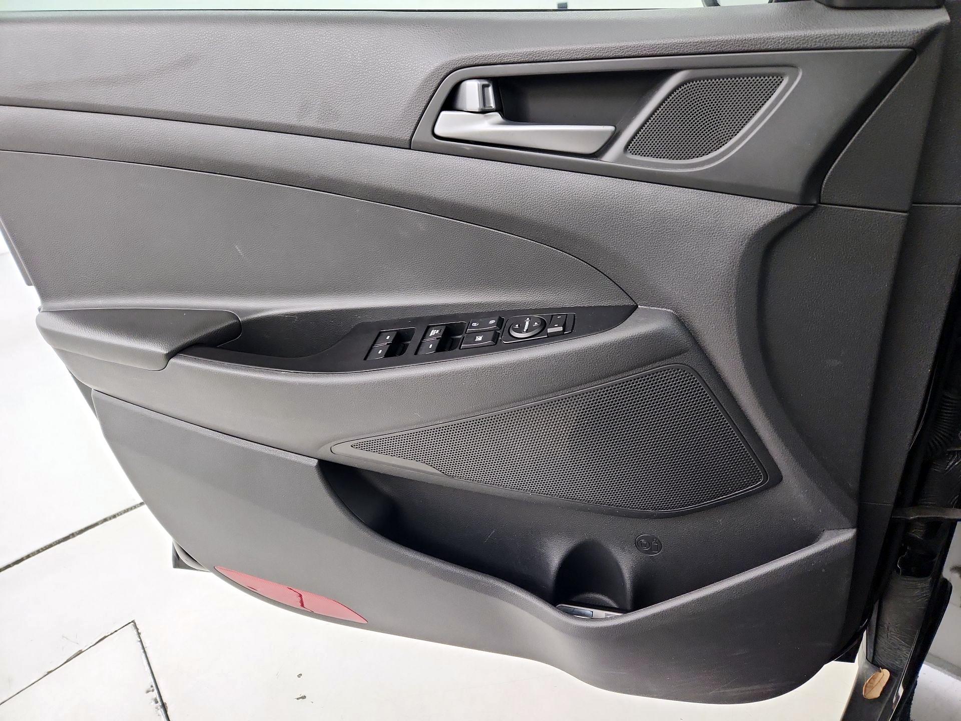 Thumbnail: 2016 Hyundai Tucson - 12