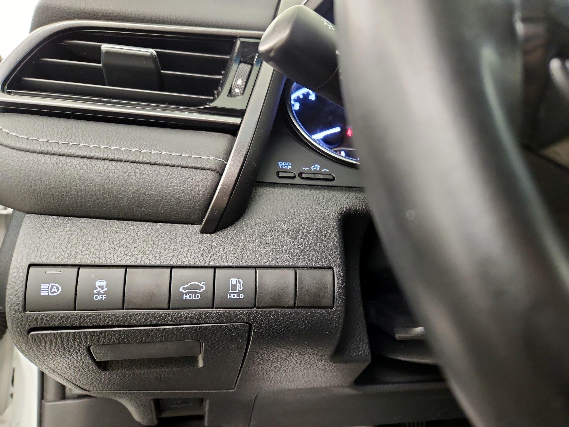 Thumbnail: 2020 Toyota Camry - 13