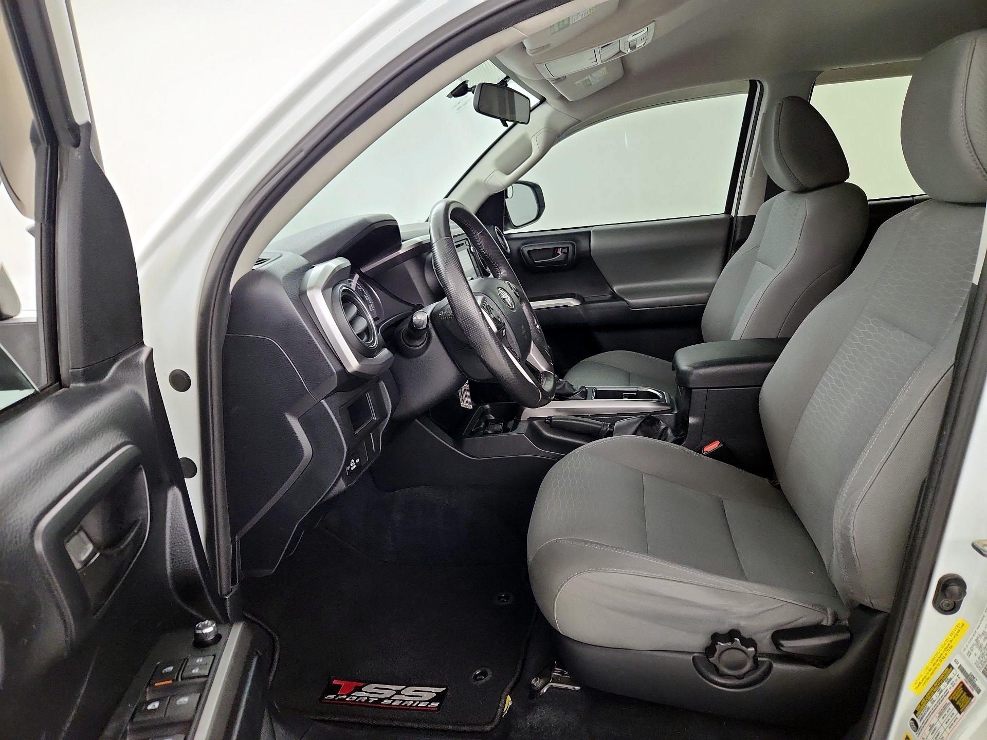 Thumbnail: 2016 Toyota Tacoma - 11