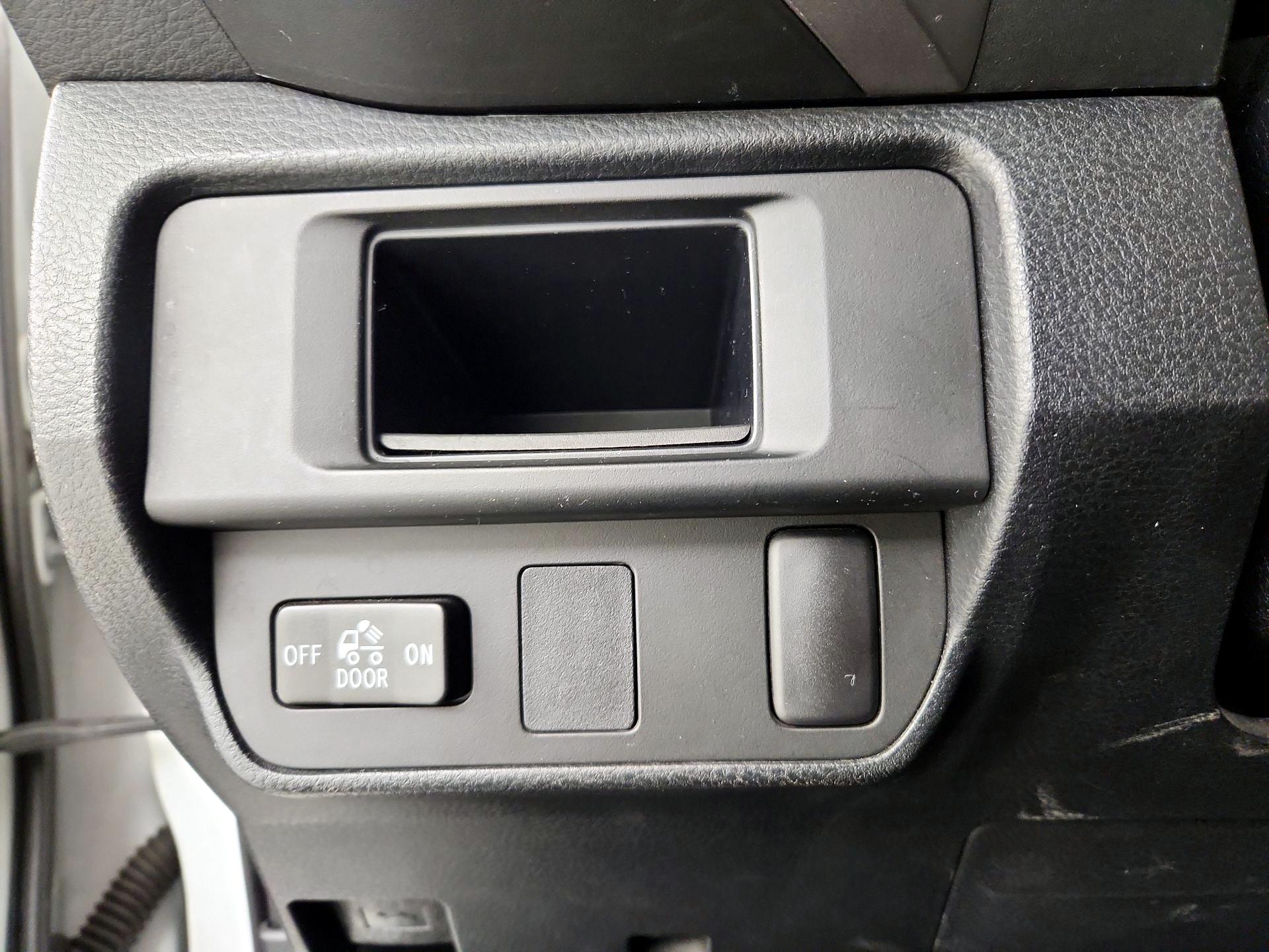 Thumbnail: 2016 Toyota Tacoma - 13