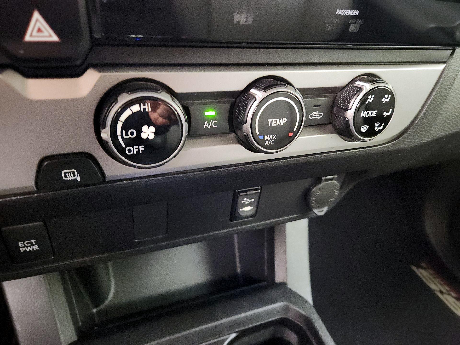 Thumbnail: 2016 Toyota Tacoma - 16