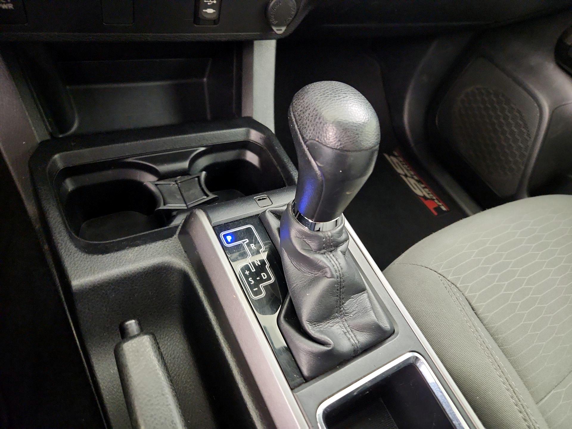 Thumbnail: 2016 Toyota Tacoma - 17