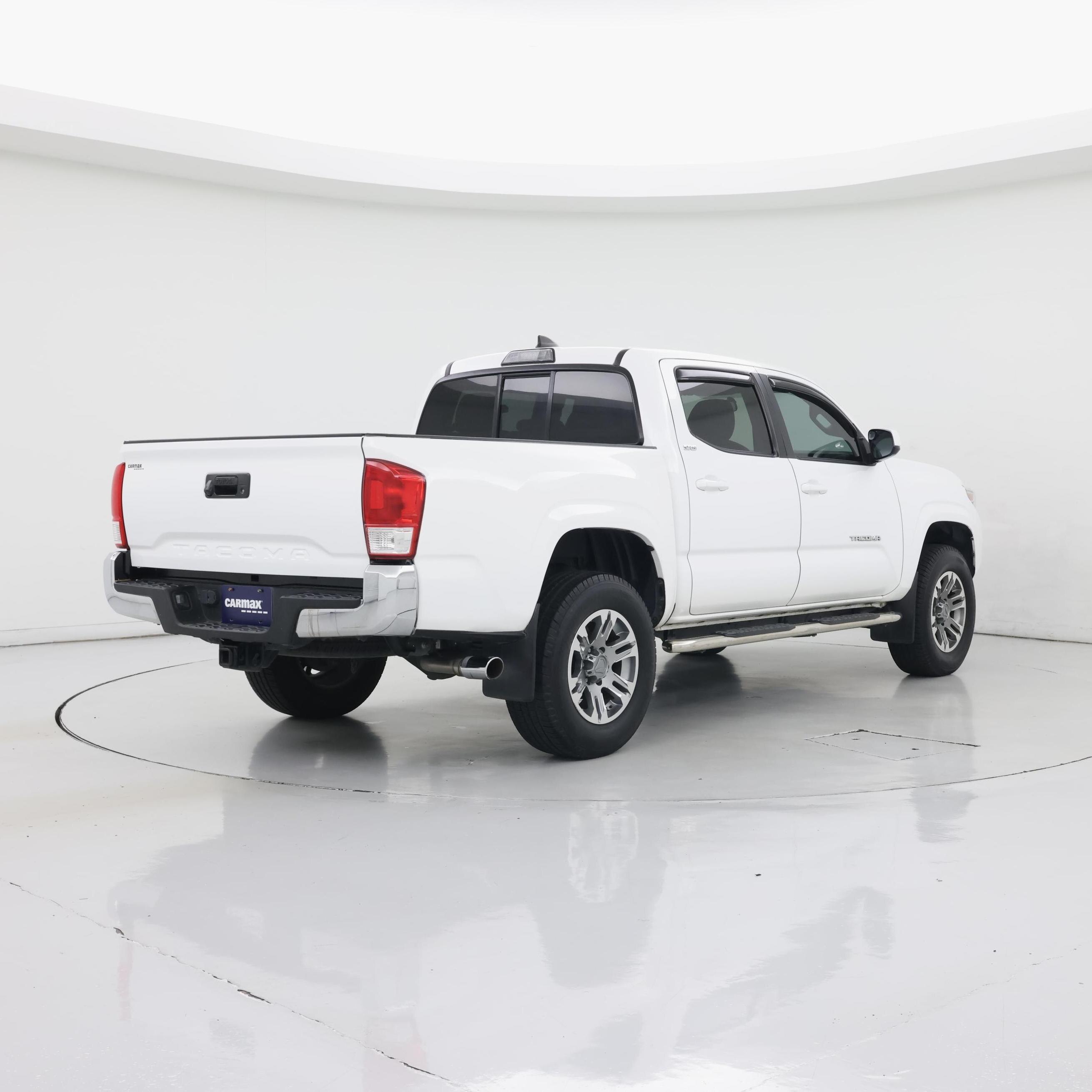 Thumbnail: 2016 Toyota Tacoma - 8