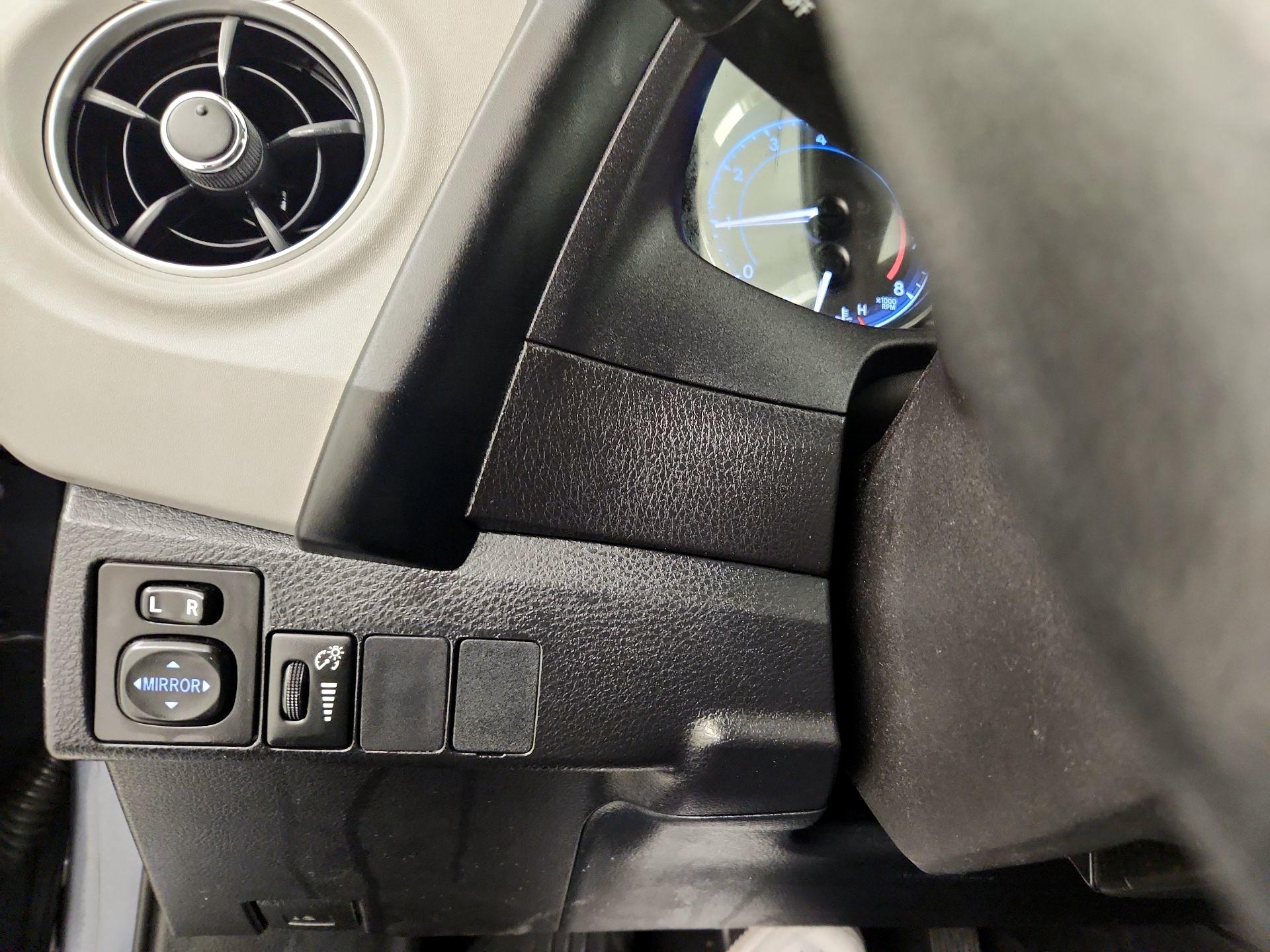 Thumbnail: 2017 Toyota Corolla - 13