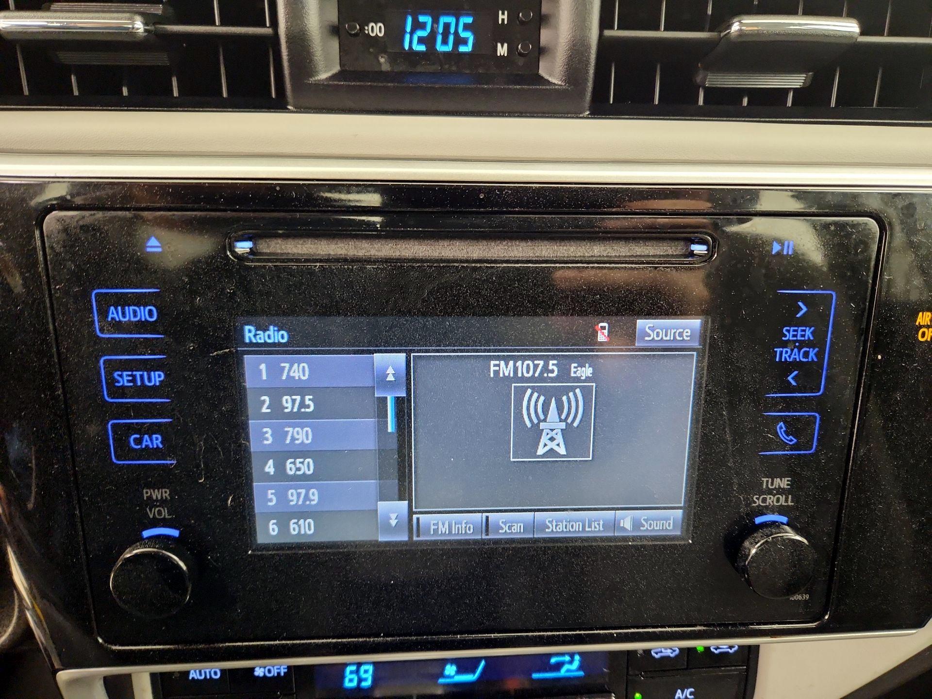 Thumbnail: 2017 Toyota Corolla - 15