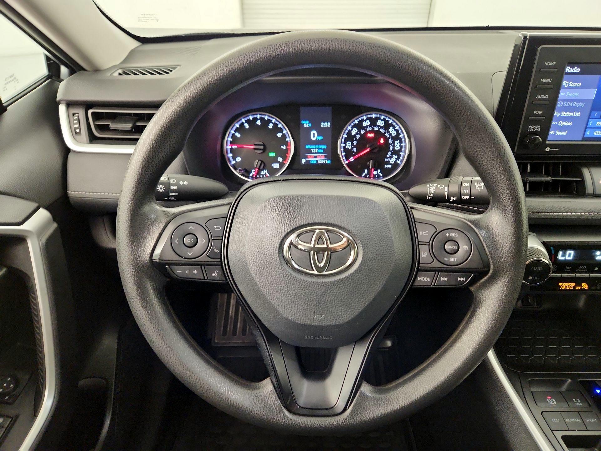 Thumbnail: 2022 Toyota RAV4 - 10