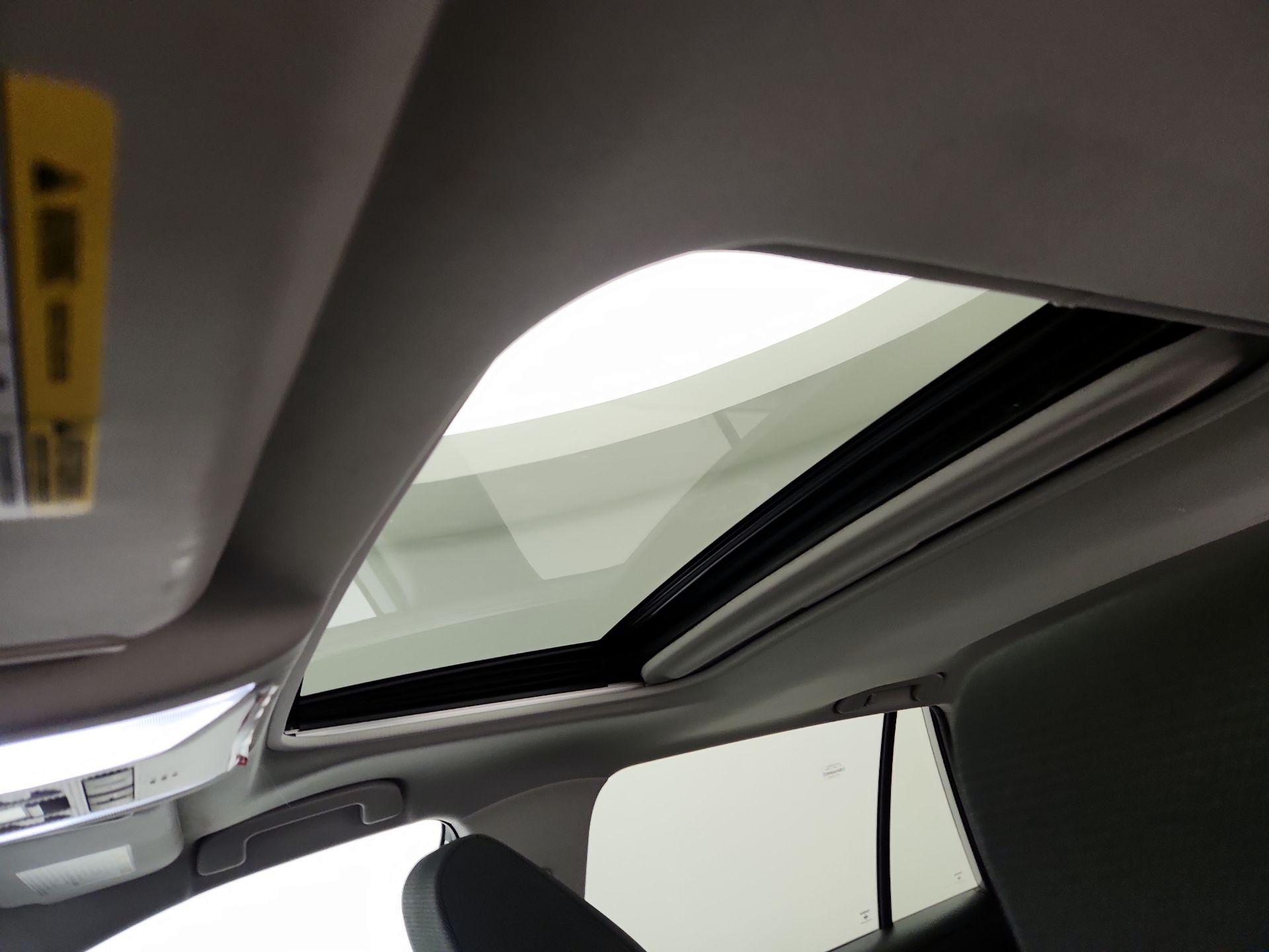 Thumbnail: 2022 Toyota RAV4 - 19