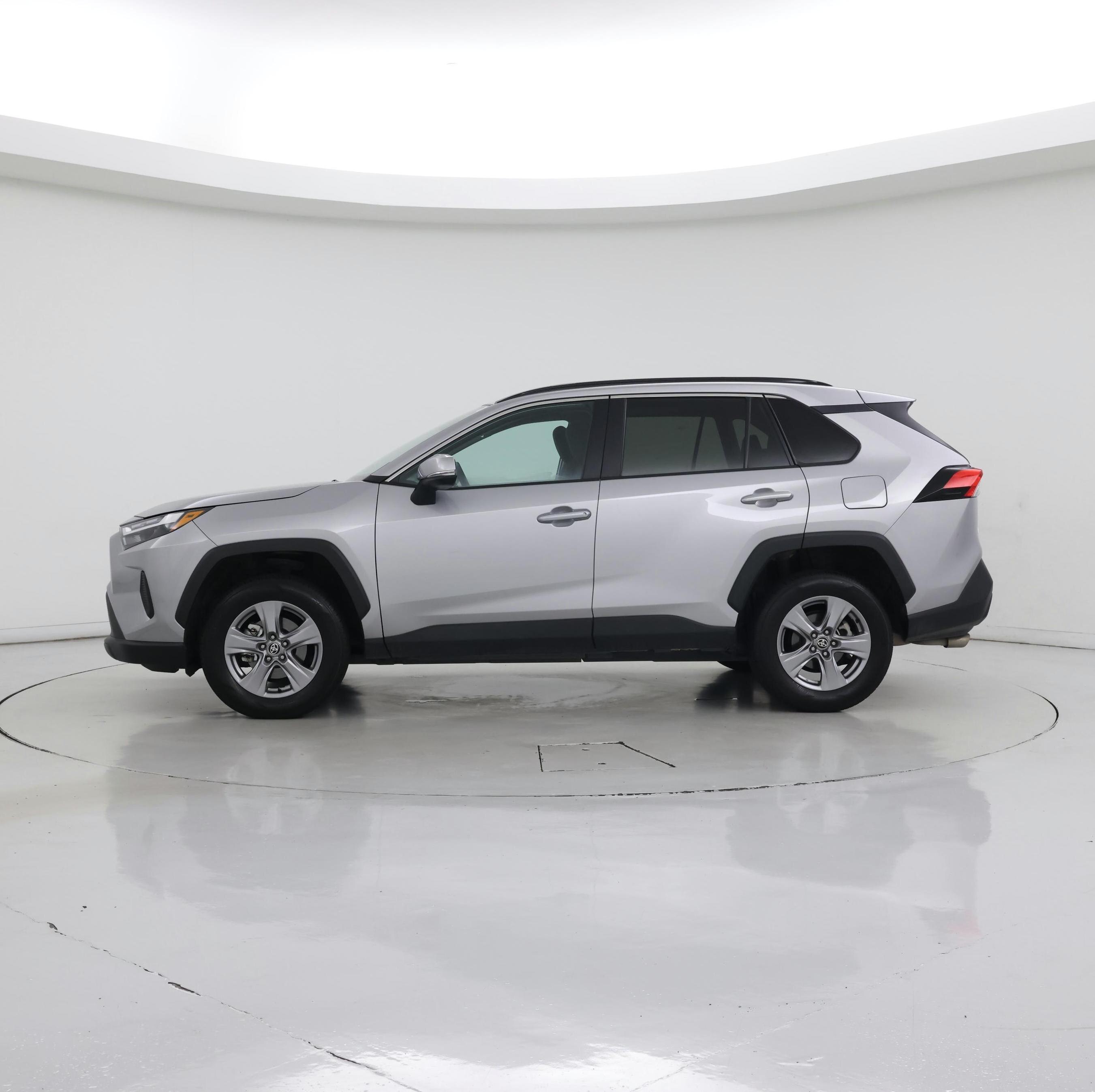 Thumbnail: 2022 Toyota RAV4 - 3