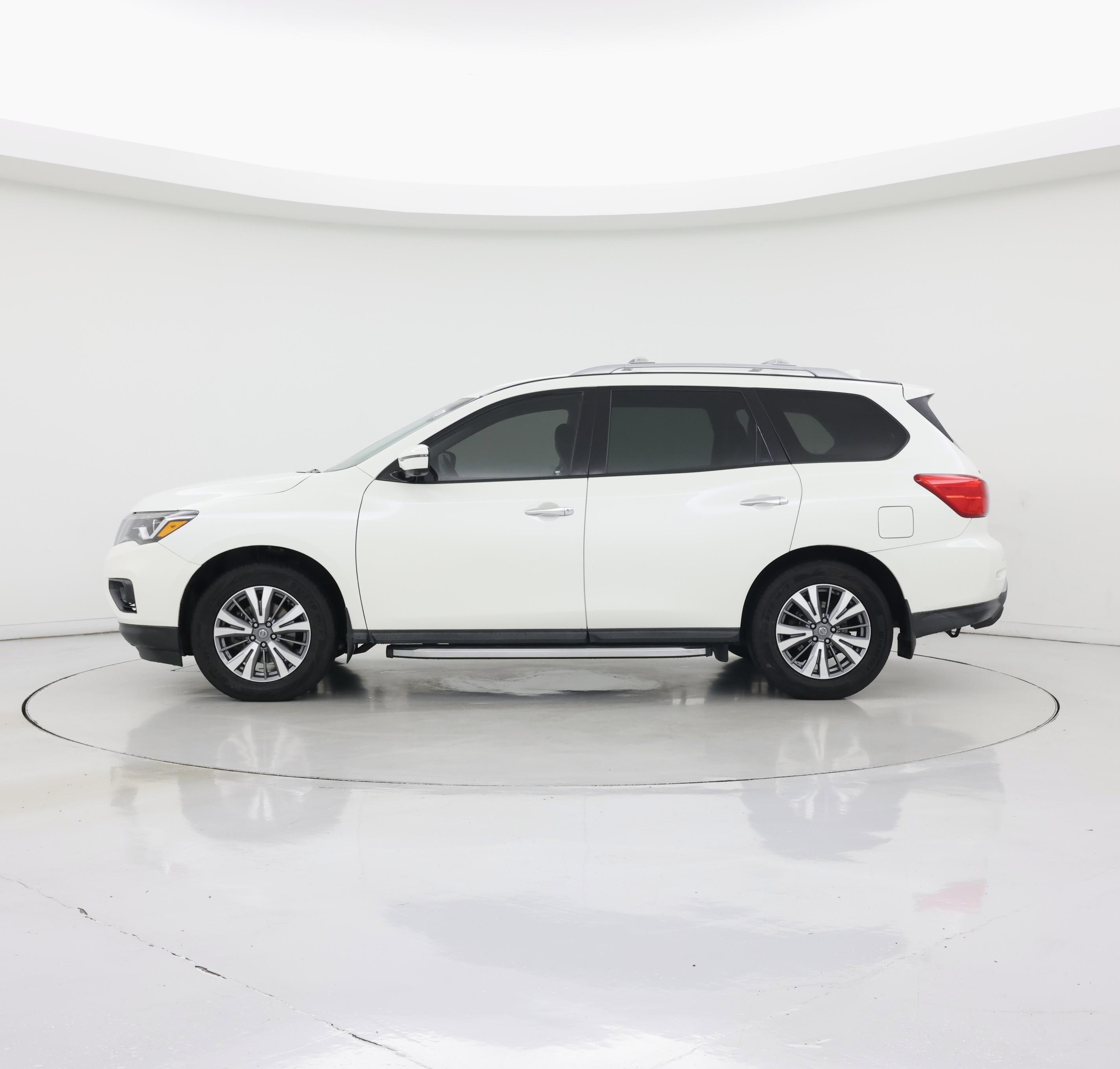 Thumbnail: 2020 Nissan Pathfinder - 3