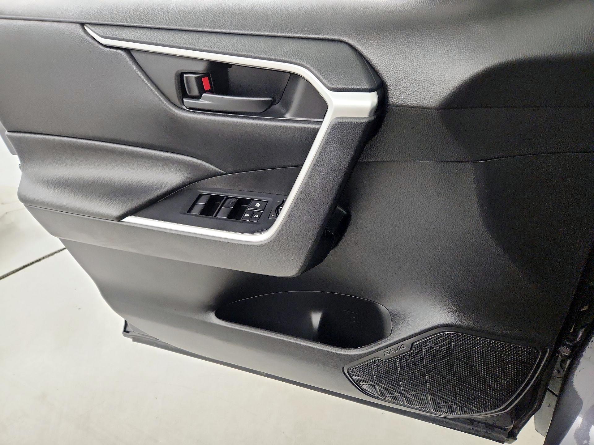 Thumbnail: 2022 Toyota RAV4 - 12